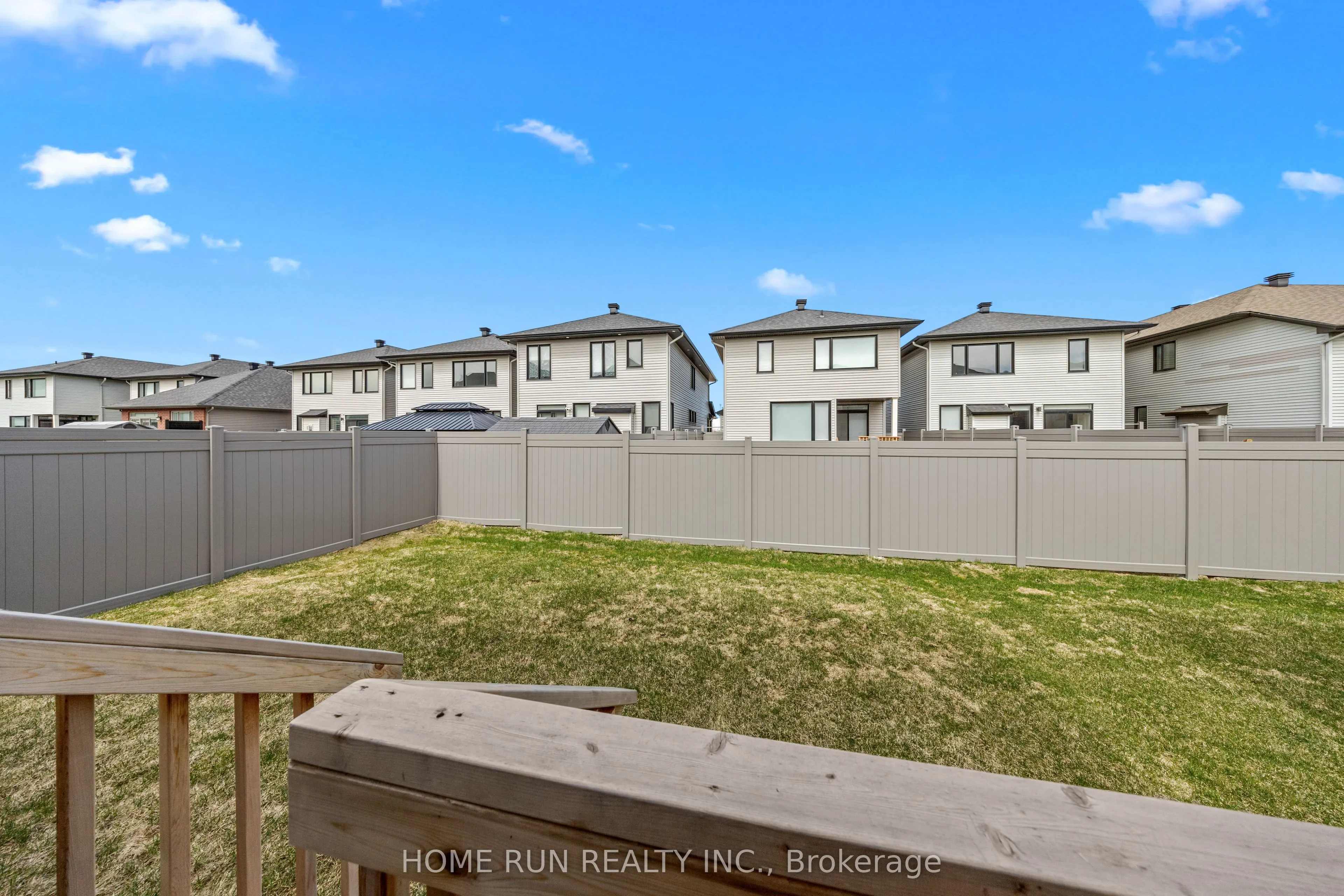 909 Beckton Heights