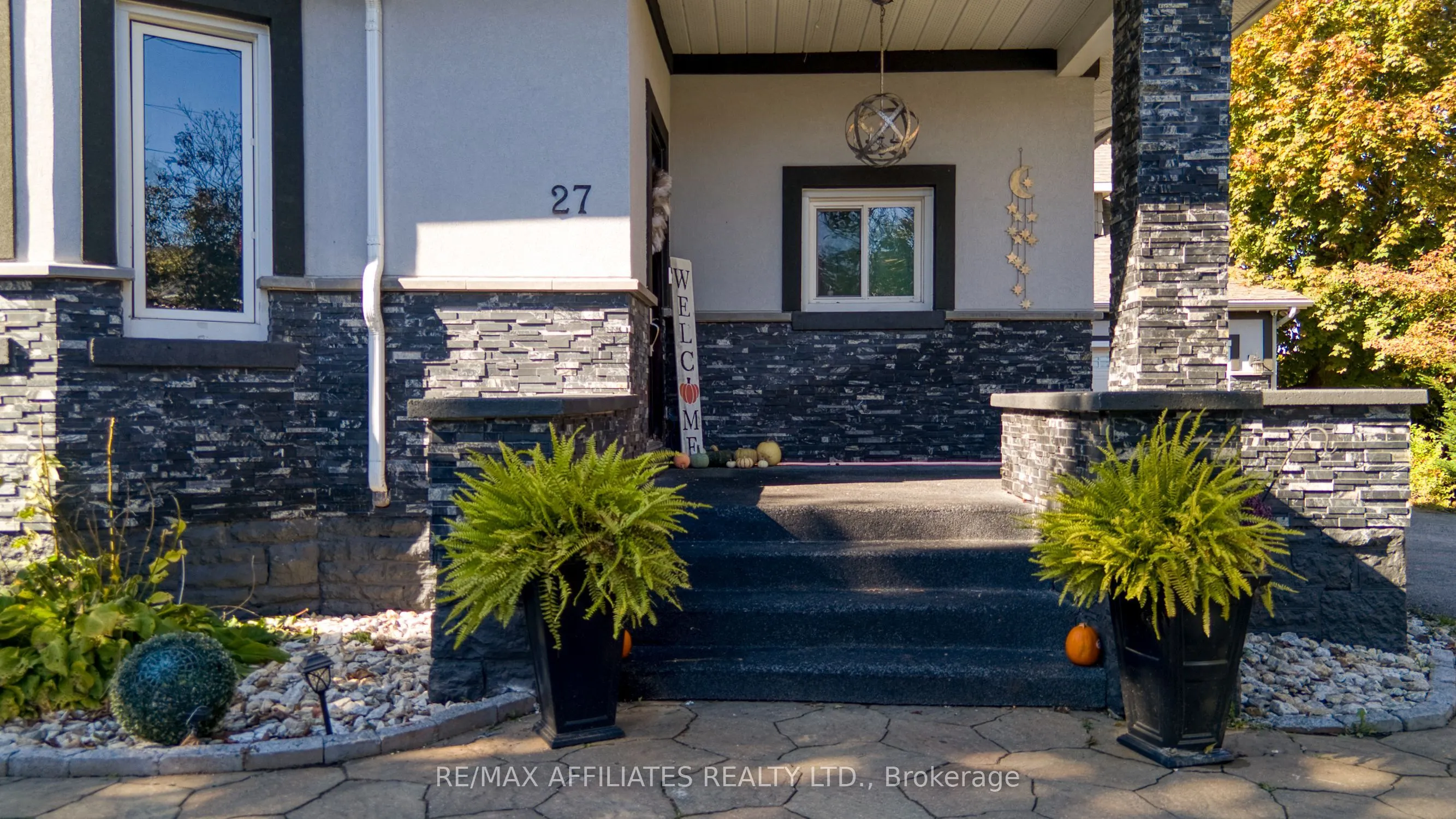27 Allan Street