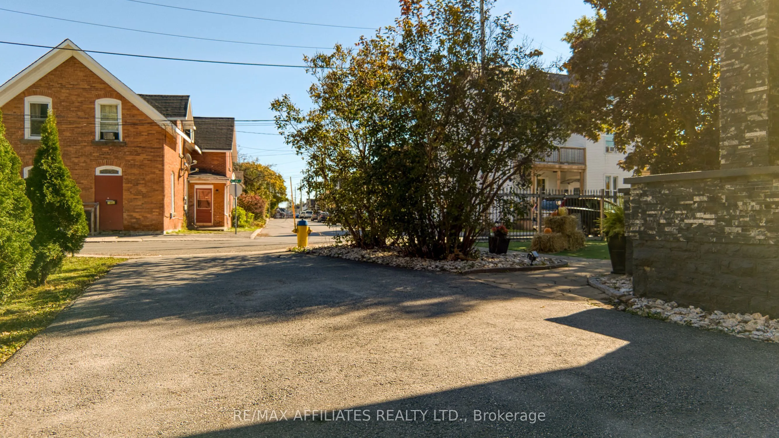 27 Allan Street
