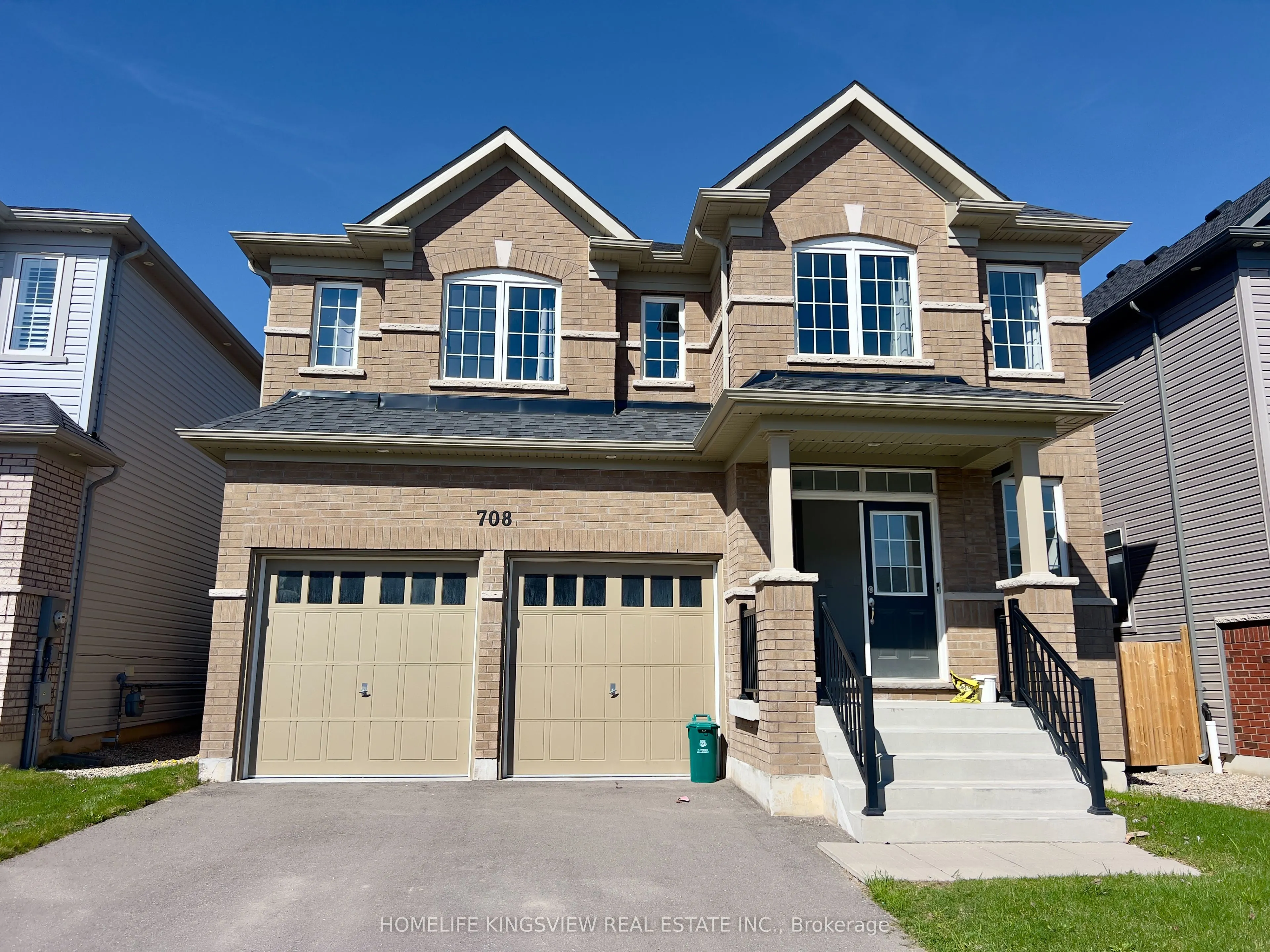 708 Gilmour Crescent