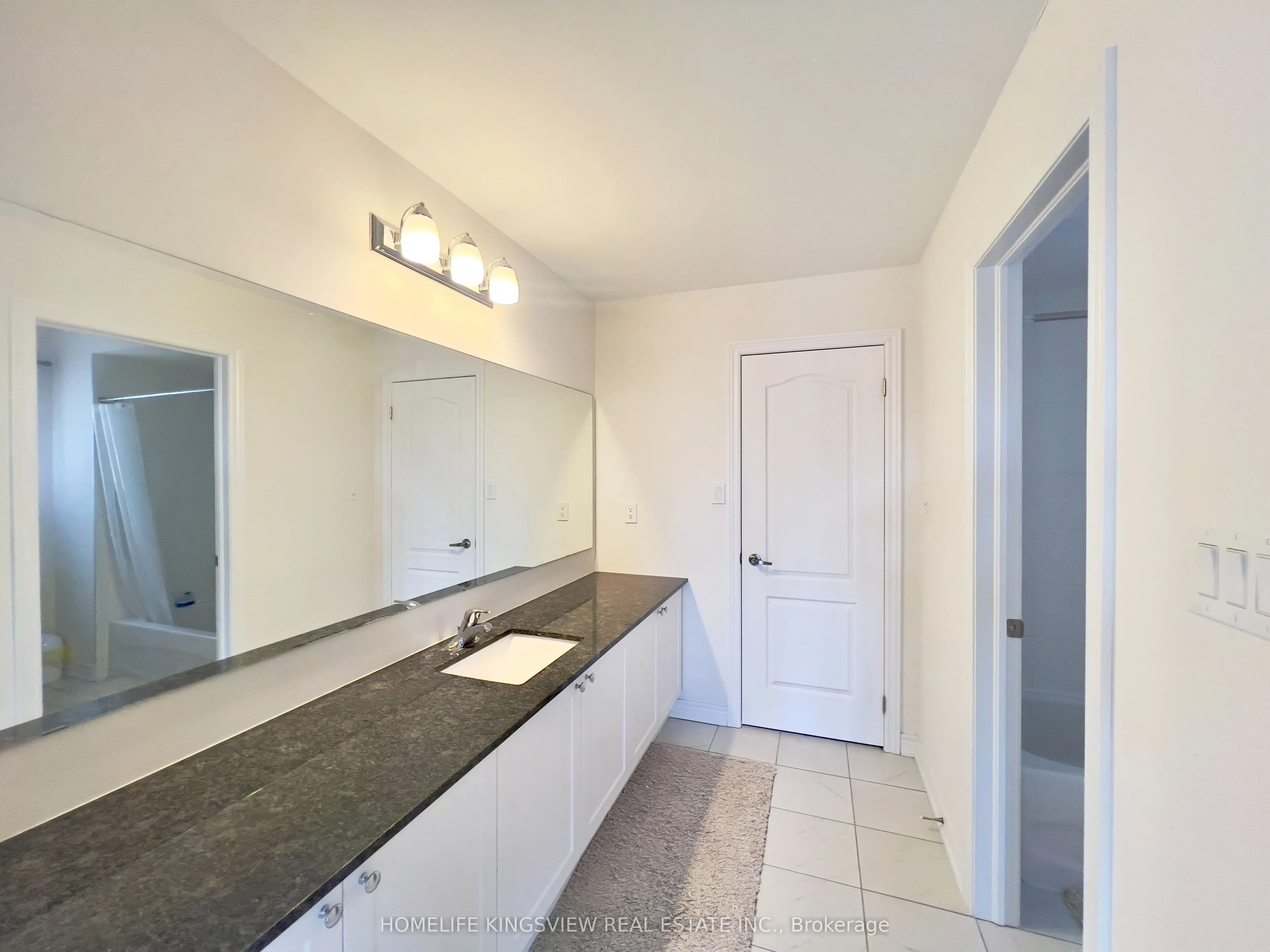 708 Gilmour Crescent