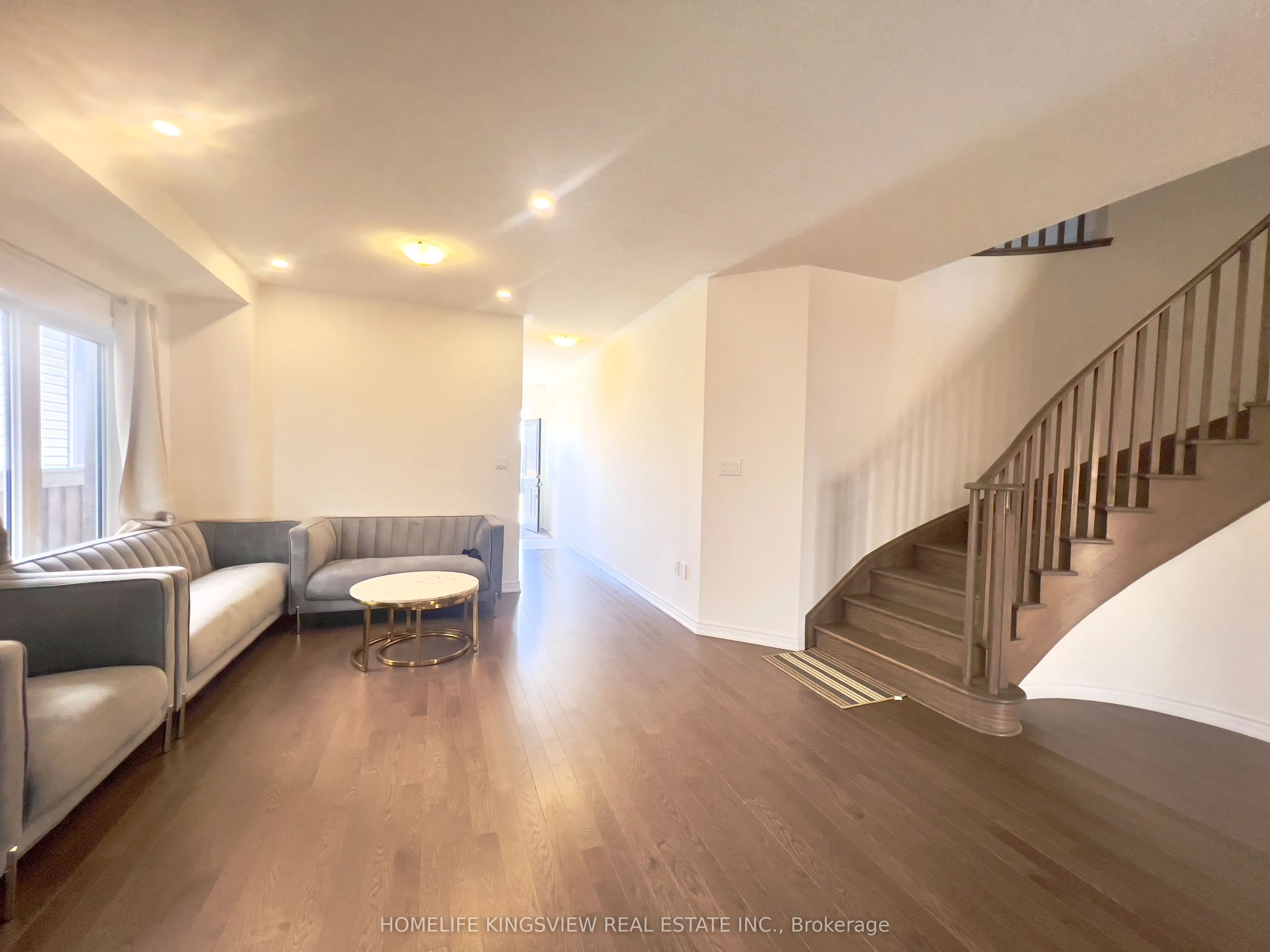 708 Gilmour Crescent