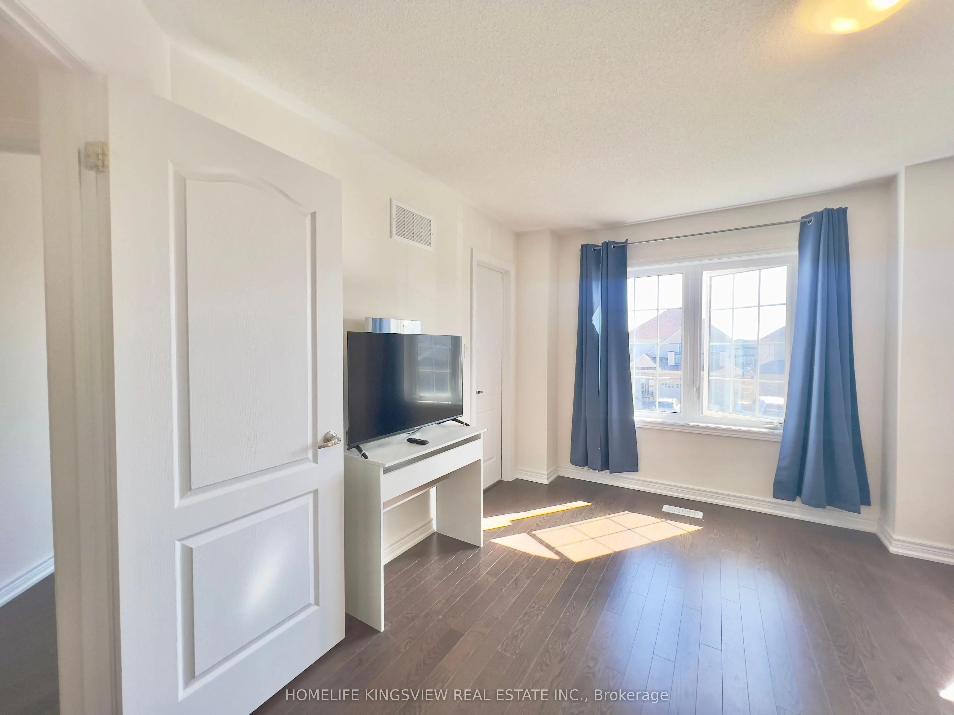 708 Gilmour Crescent