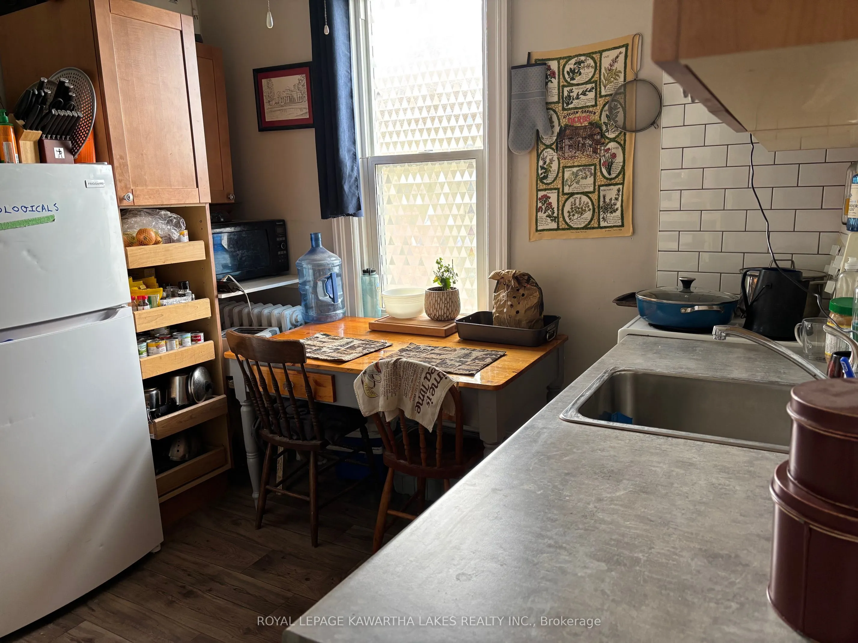 6 Glenelg Street W
