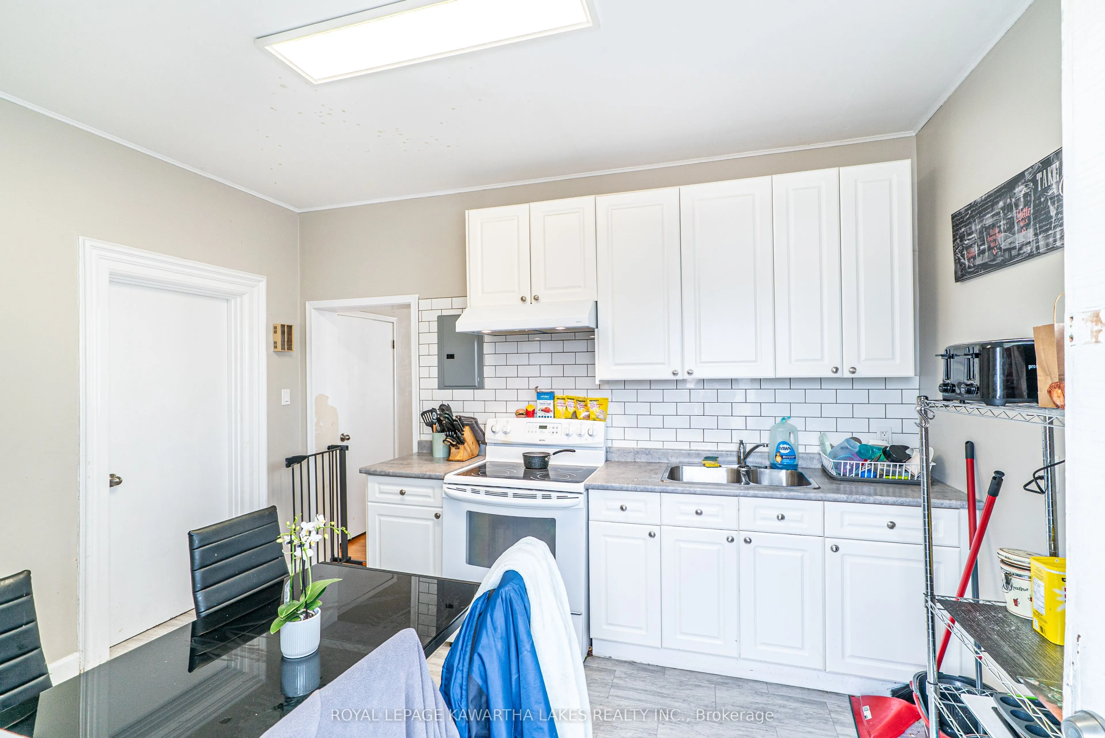 6 Glenelg Street W