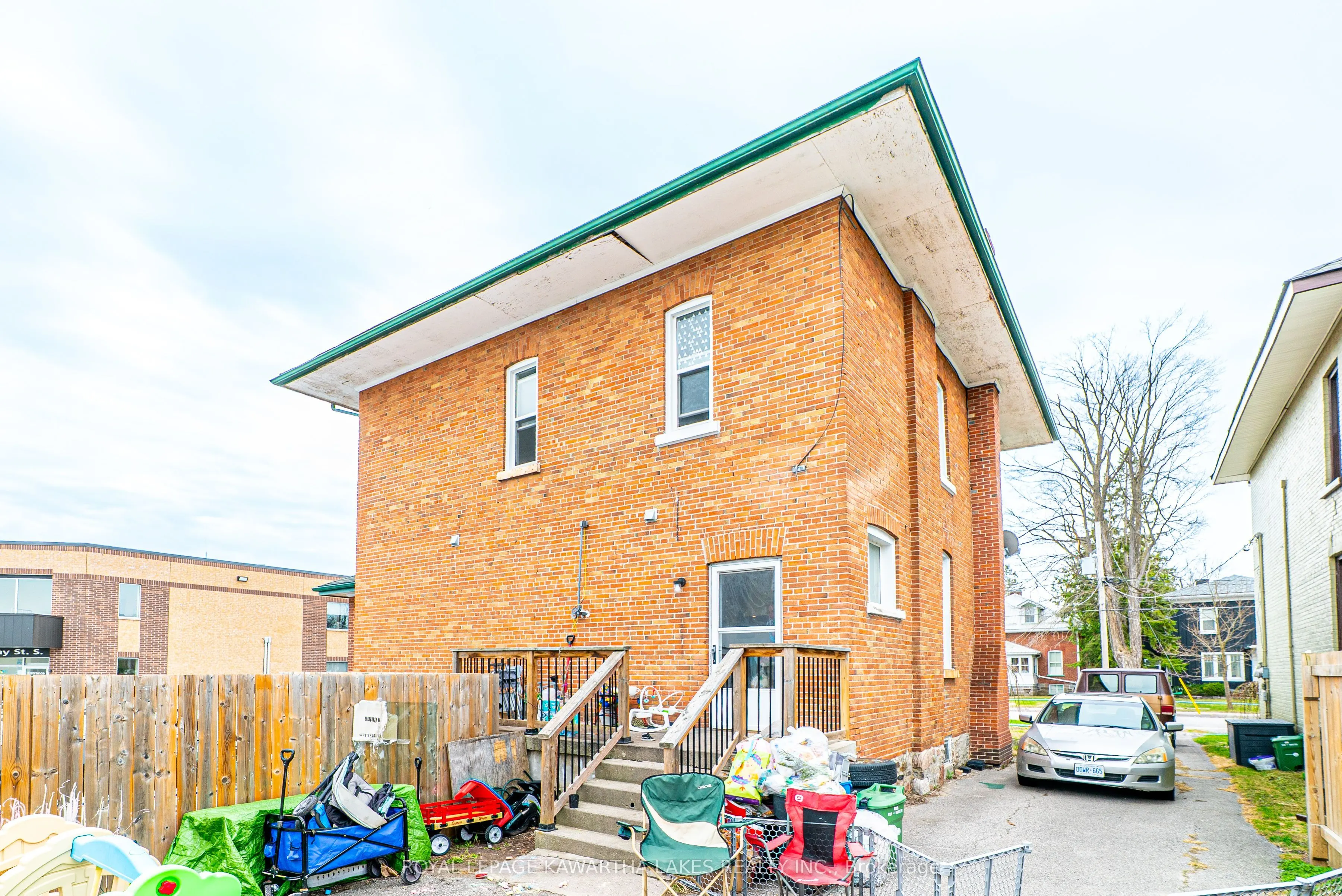 6 Glenelg Street W