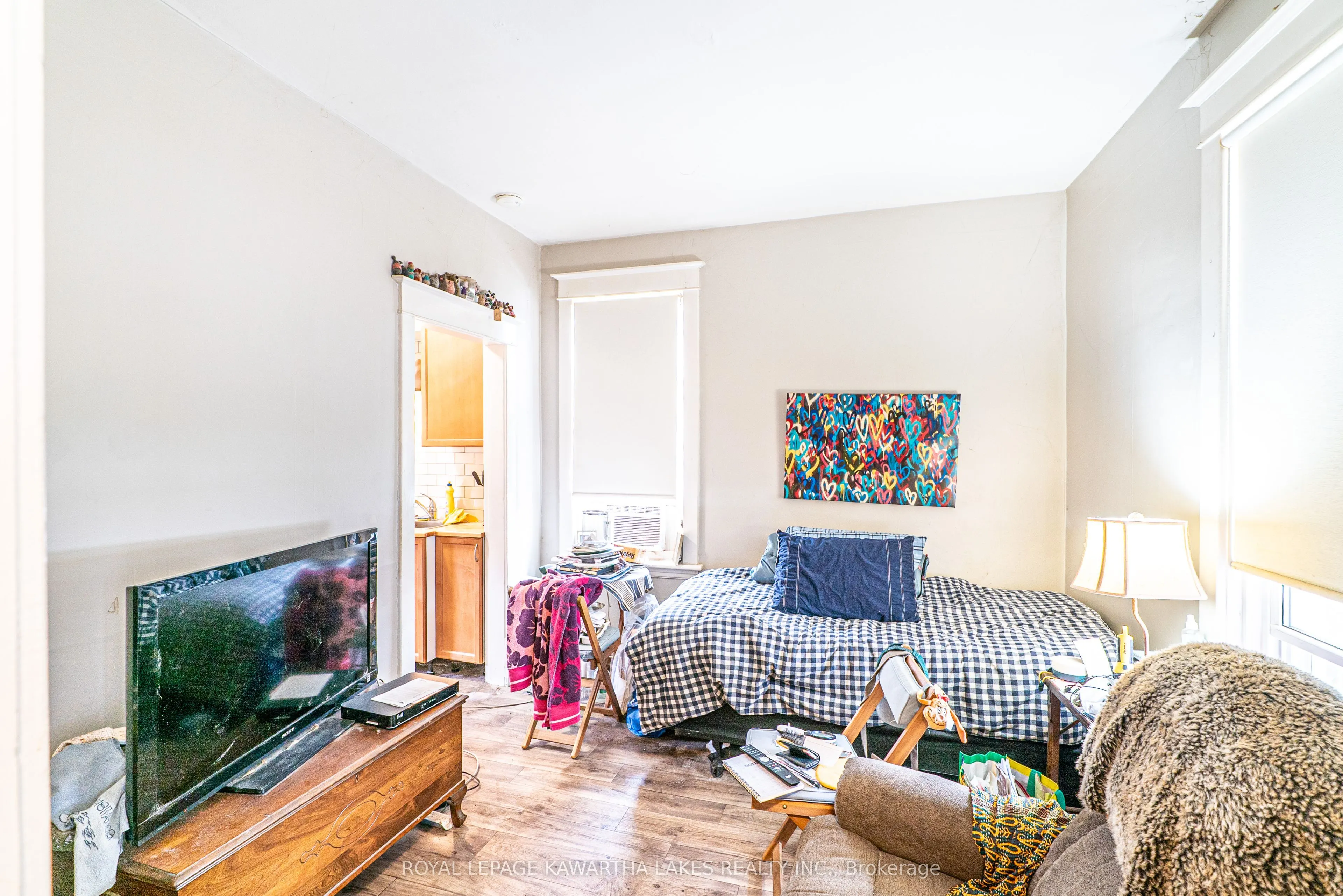 6 Glenelg Street W