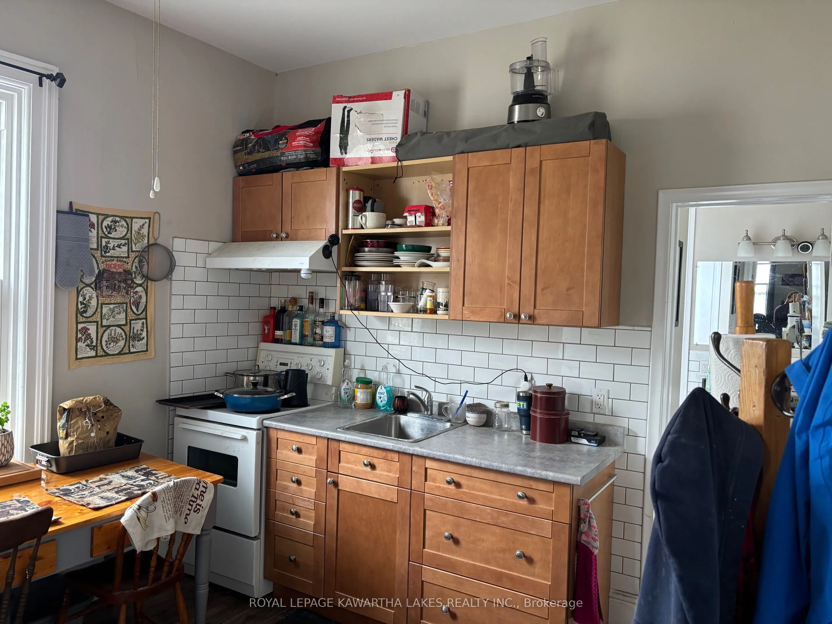 6 Glenelg Street W