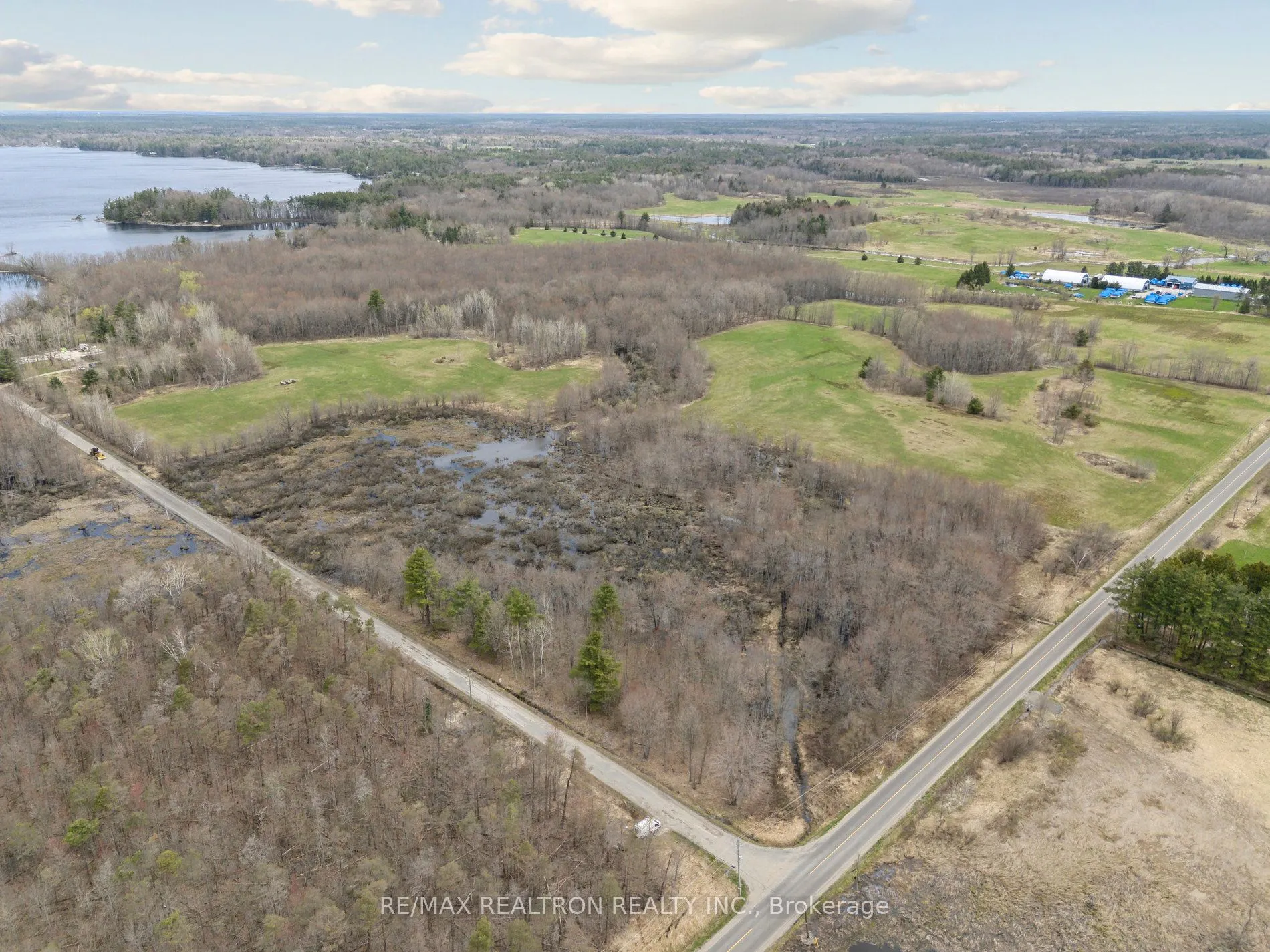 1084A WENONA LODGE Road