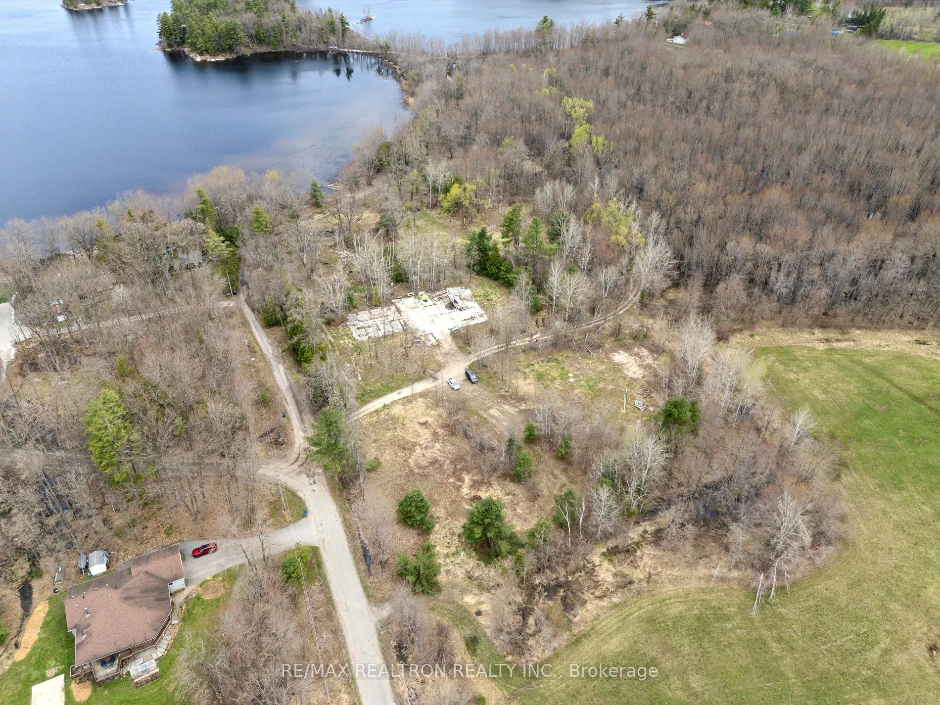 1084A WENONA LODGE Road