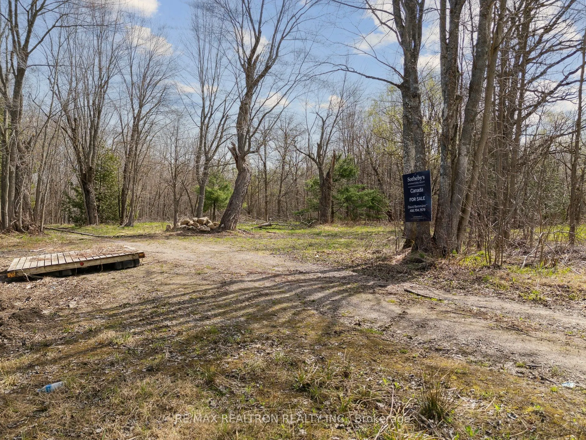 1084A WENONA LODGE Road