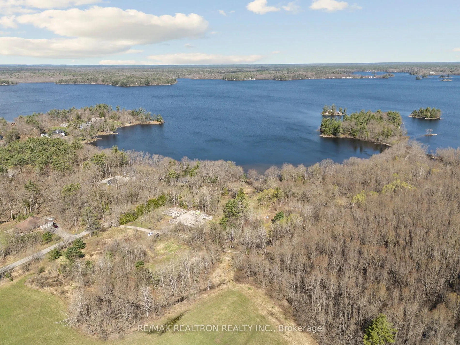 1084A WENONA LODGE Road