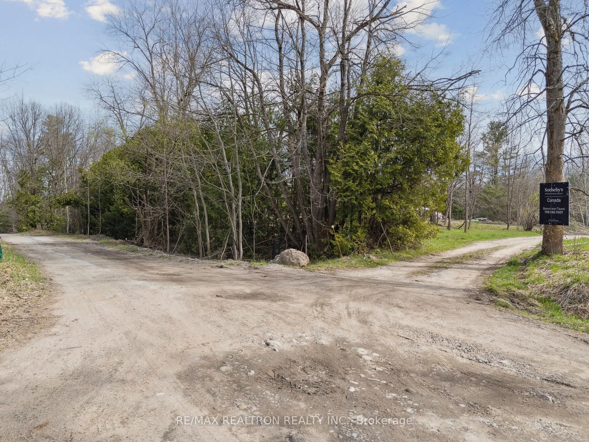 1084A WENONA LODGE Road