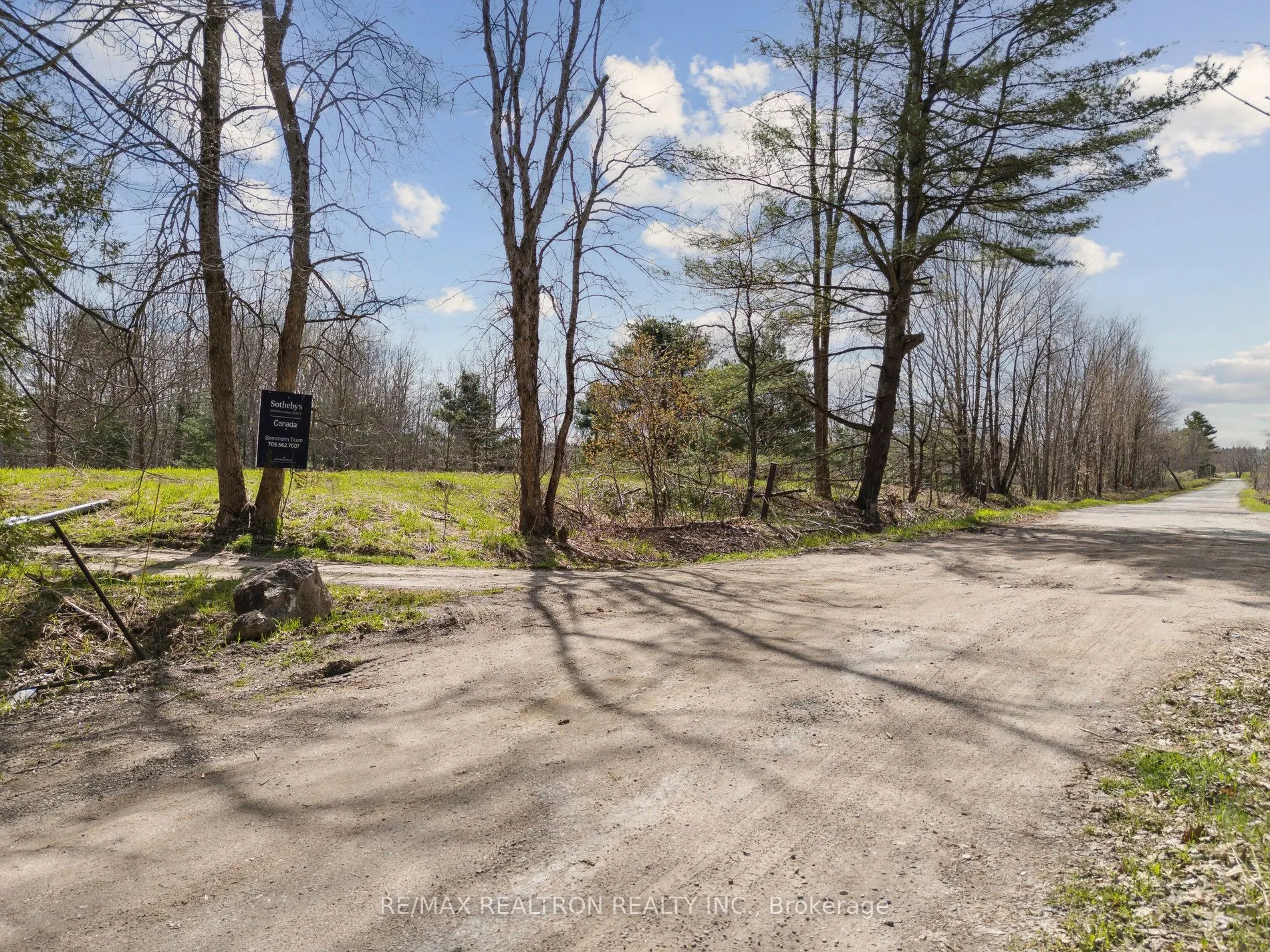 1084A WENONA LODGE Road