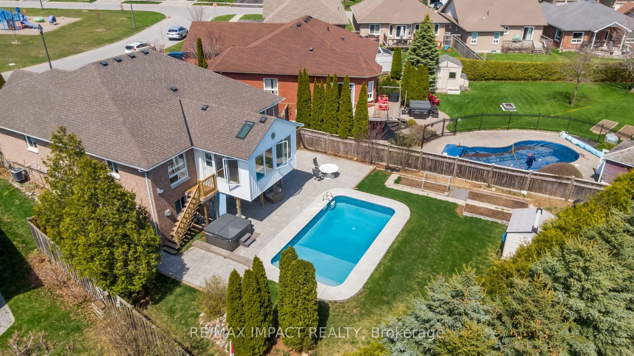 293 Ivey Crescent