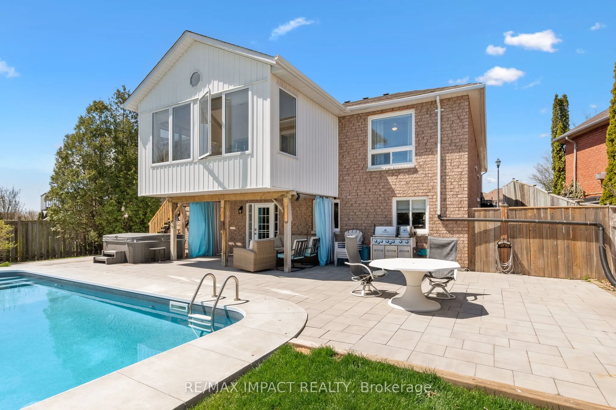 293 Ivey Crescent
