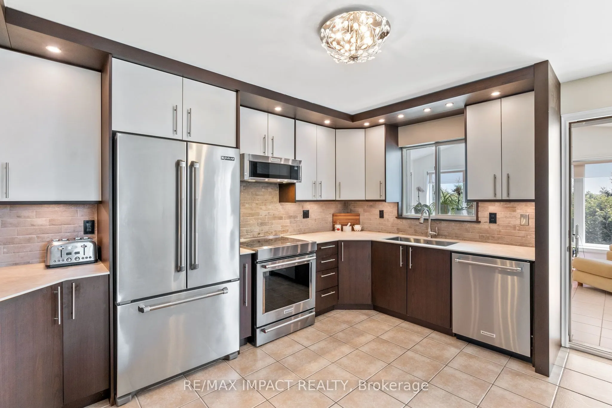 293 Ivey Crescent