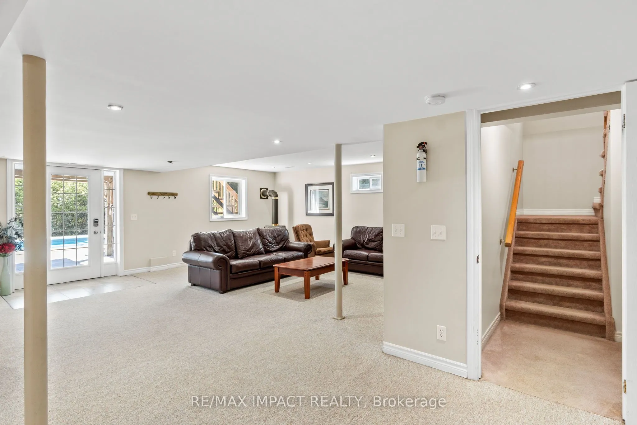 293 Ivey Crescent