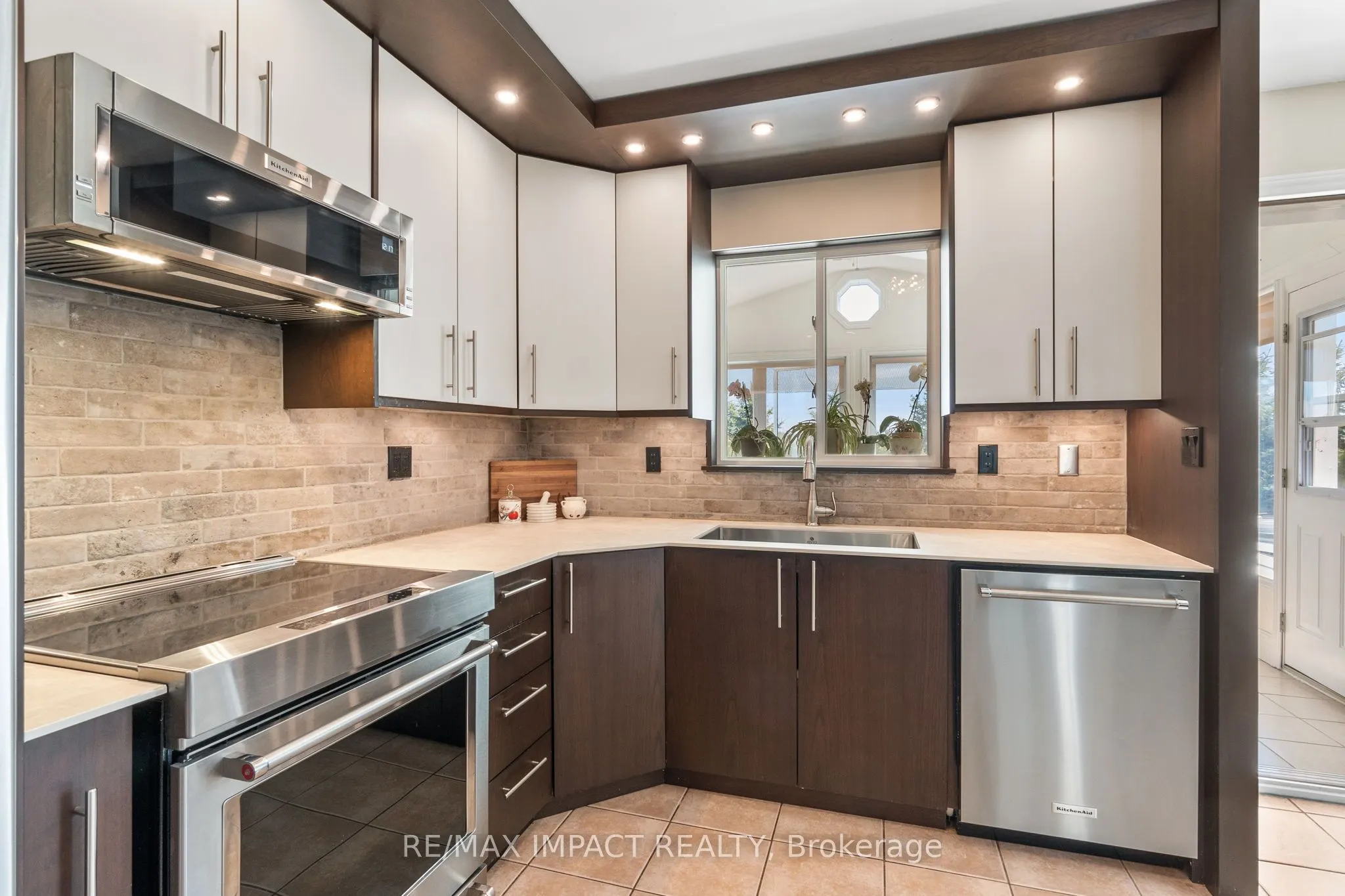 293 Ivey Crescent