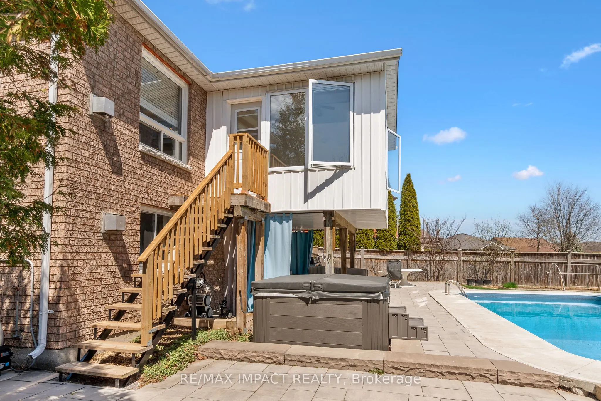 293 Ivey Crescent