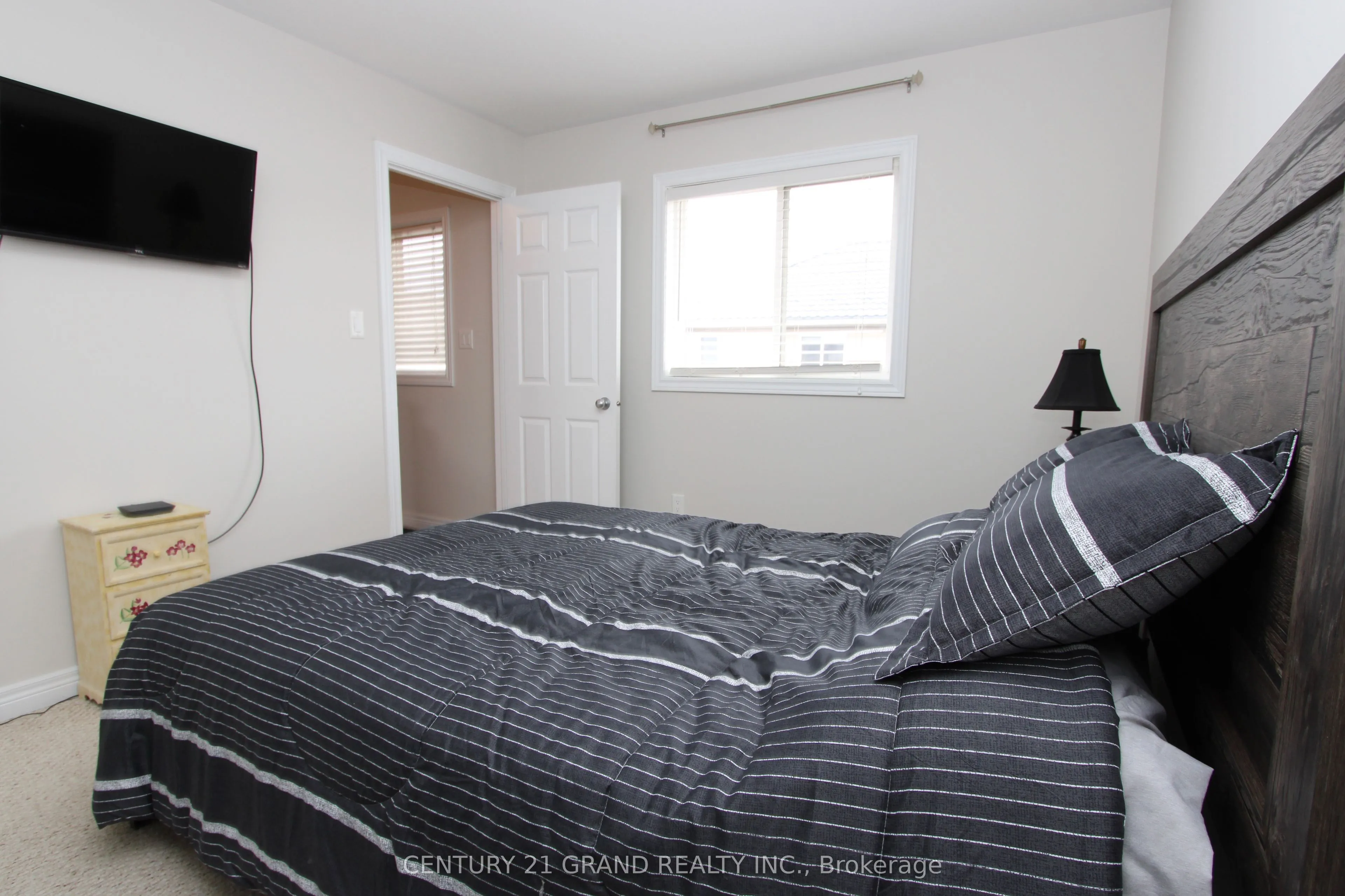 229 Springvalley Crescent