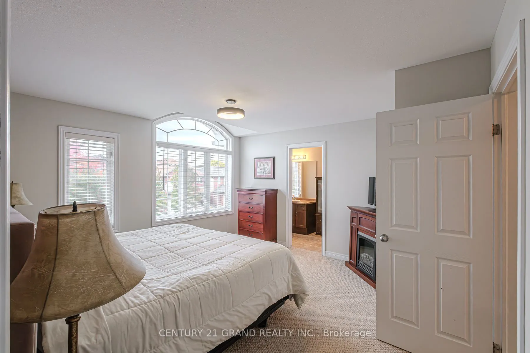 229 Springvalley Crescent