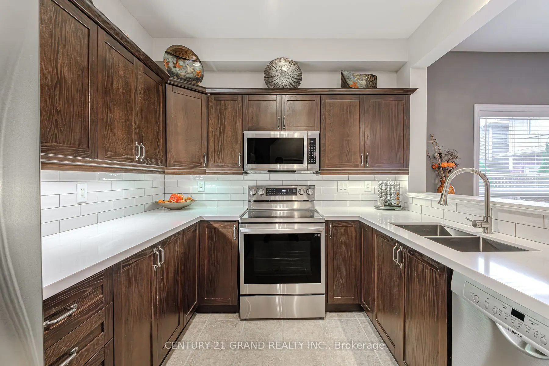 229 Springvalley Crescent