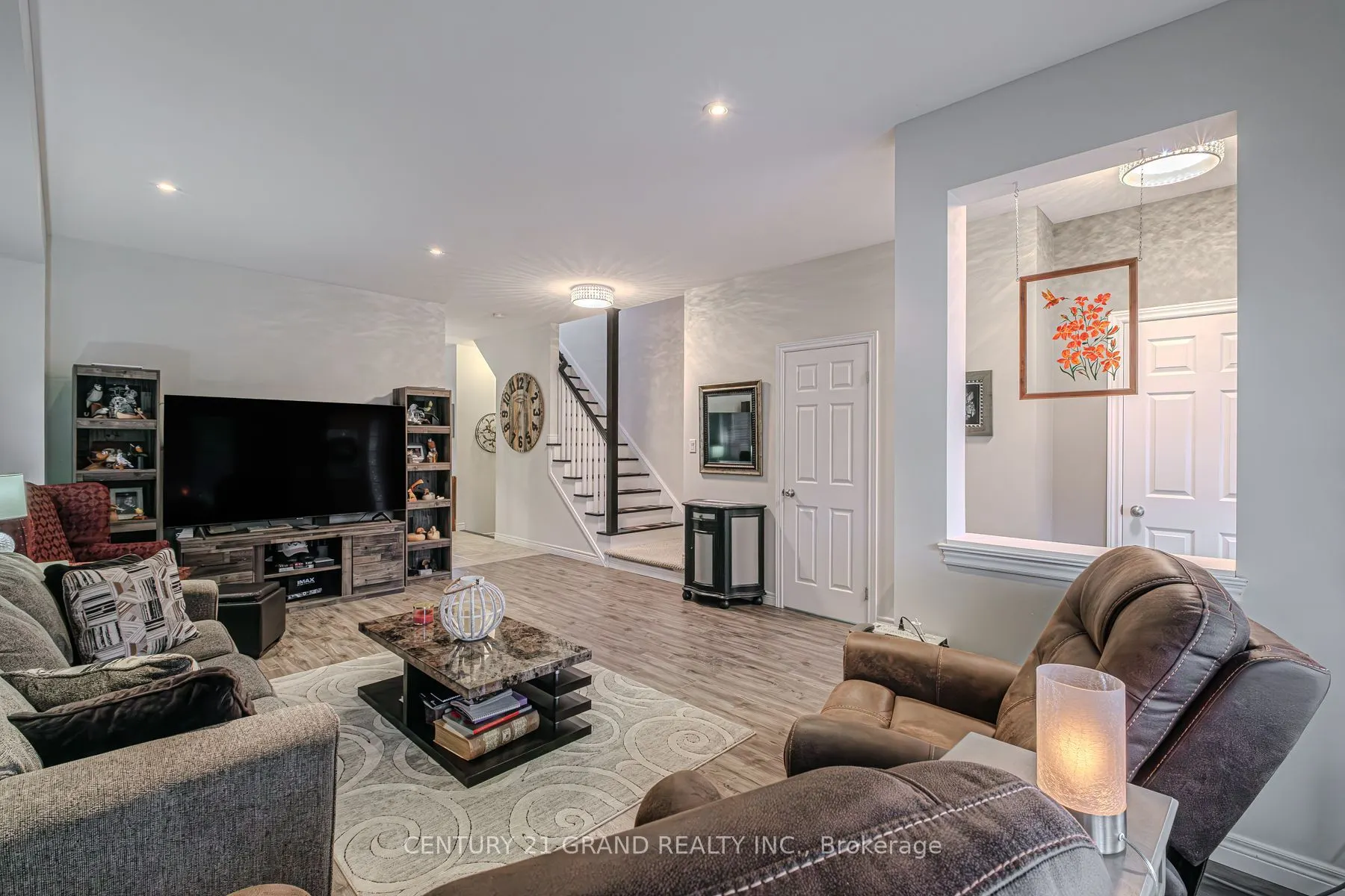 229 Springvalley Crescent
