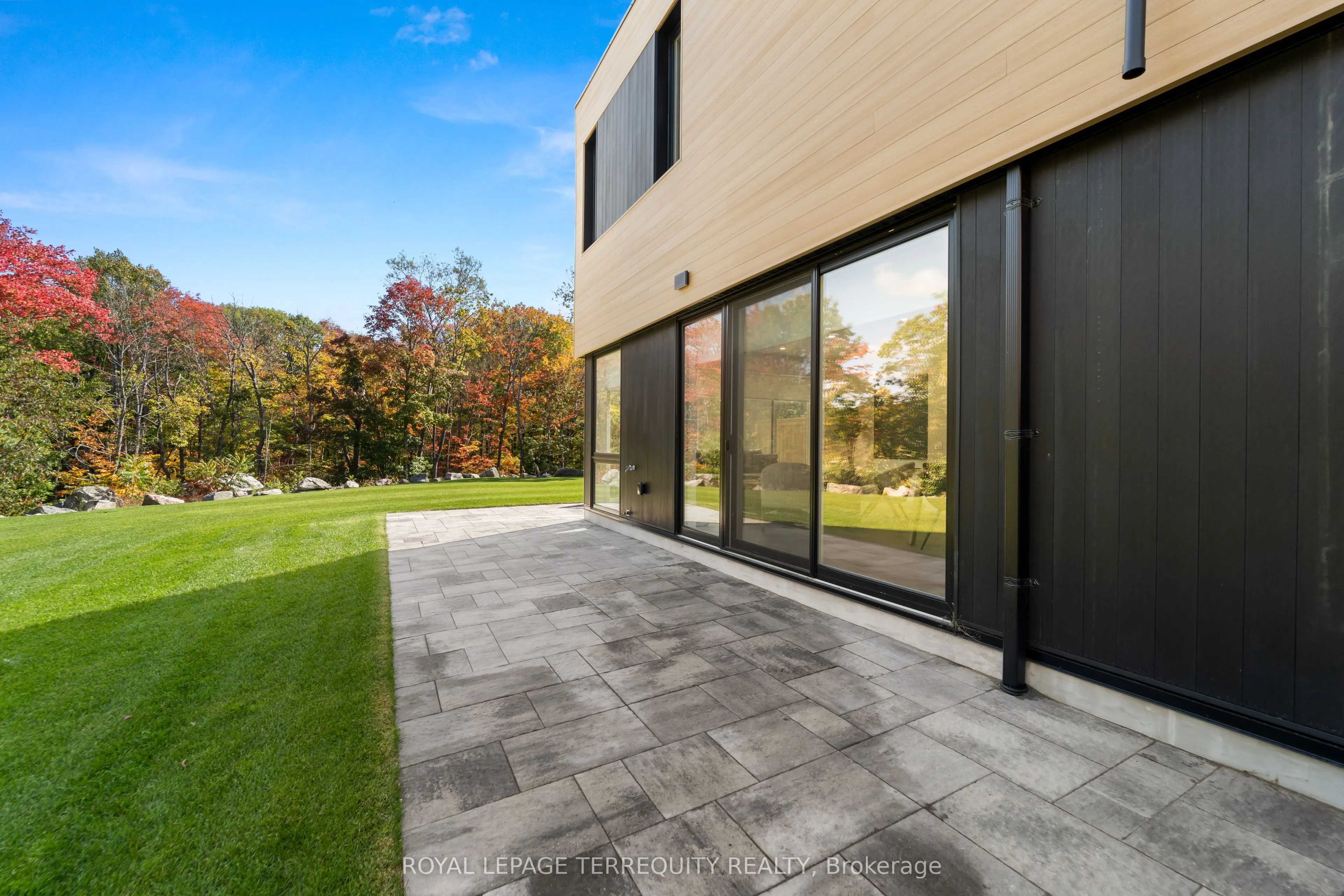 35 Rockmount Crescent