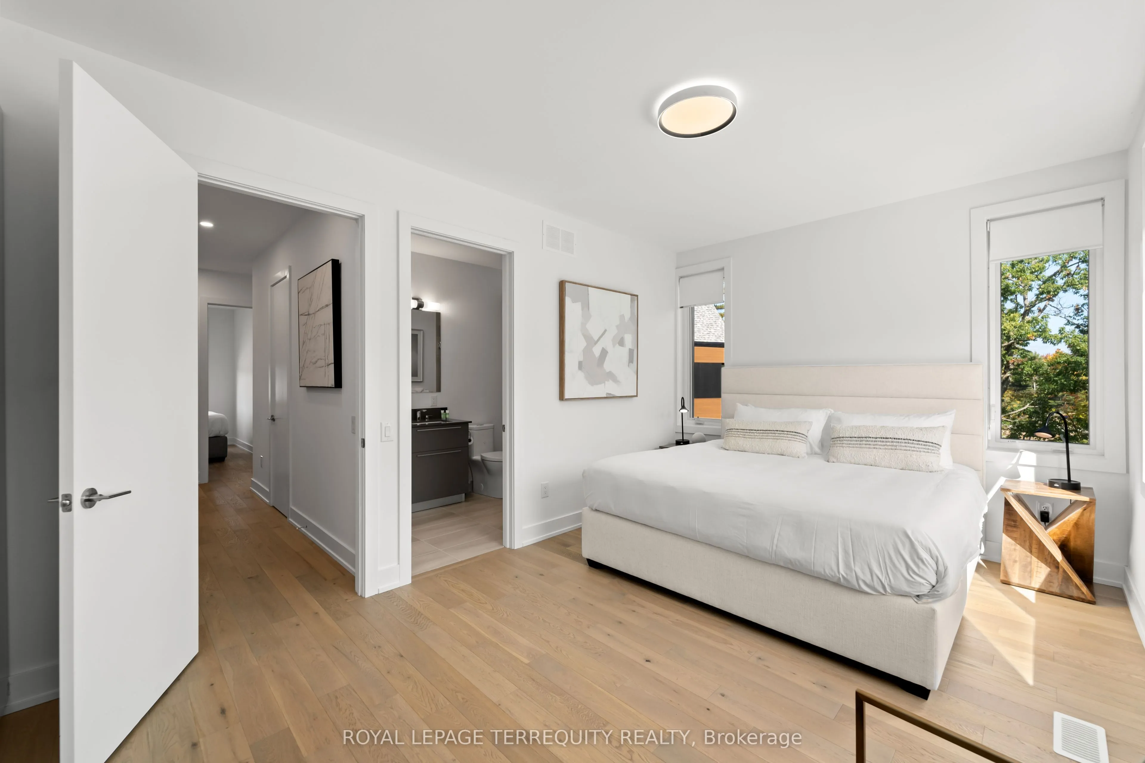 35 Rockmount Crescent