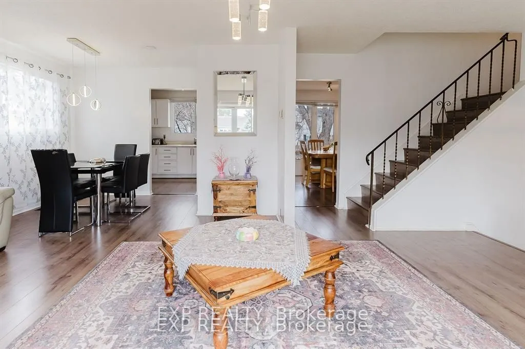 4 PARKLANE Court