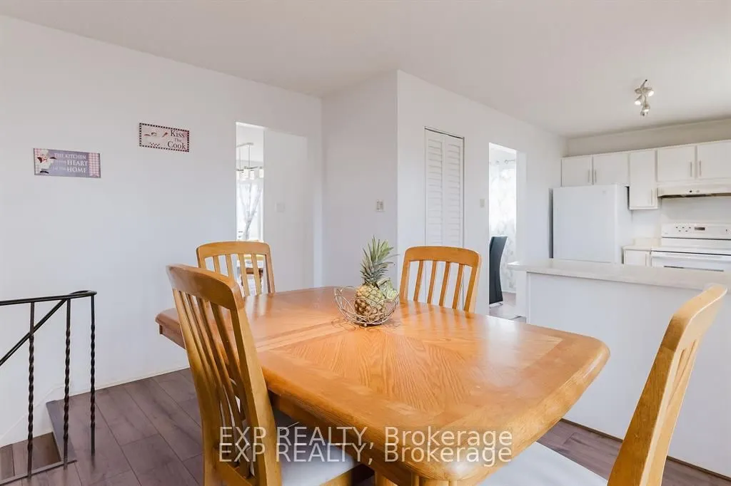 4 PARKLANE Court