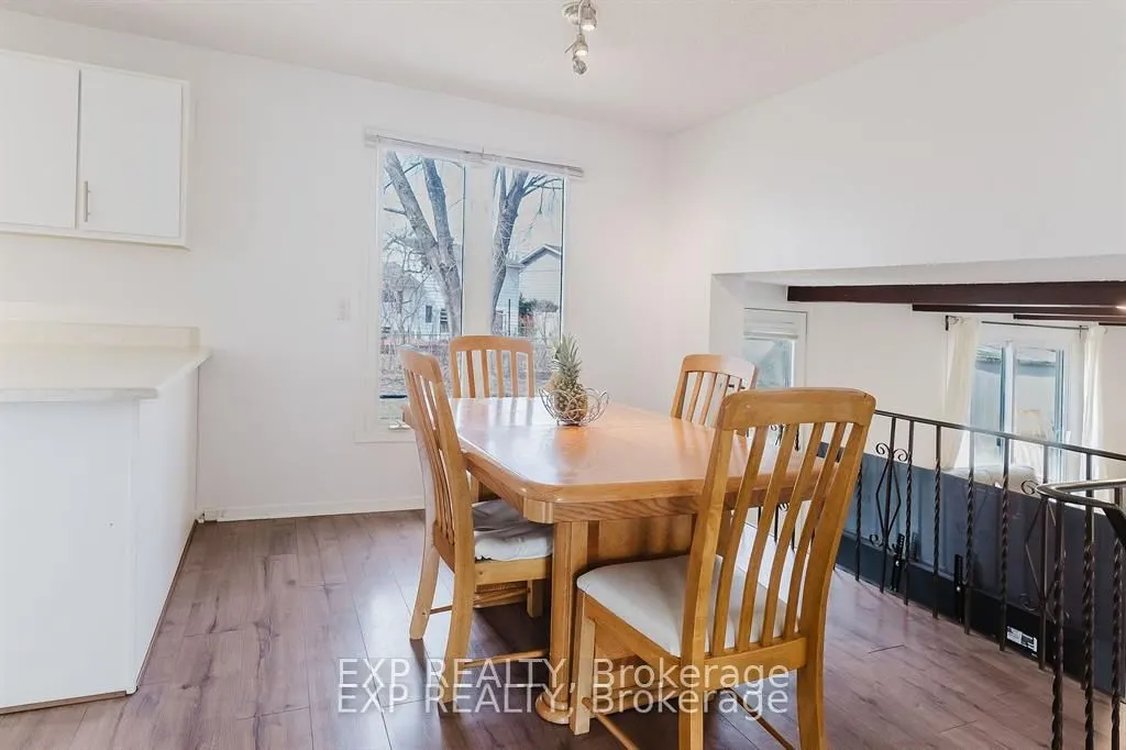 4 PARKLANE Court