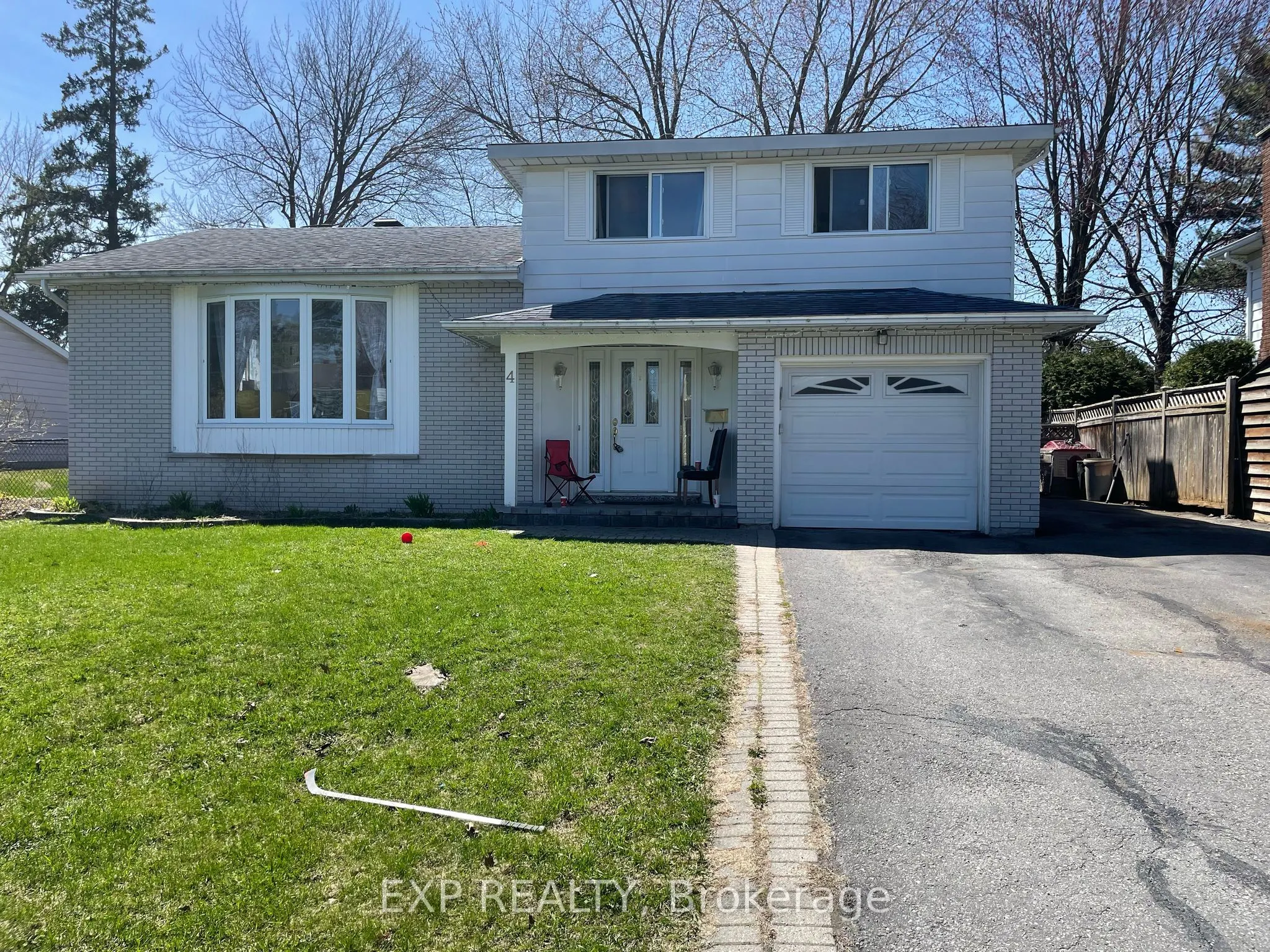 4 PARKLANE Court