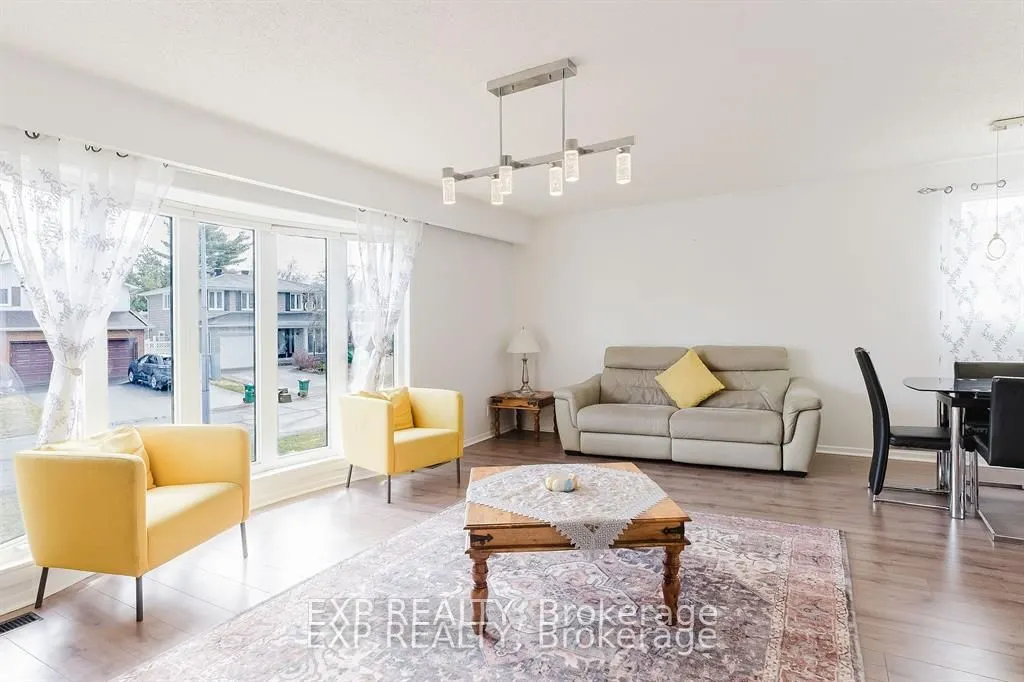 4 PARKLANE Court