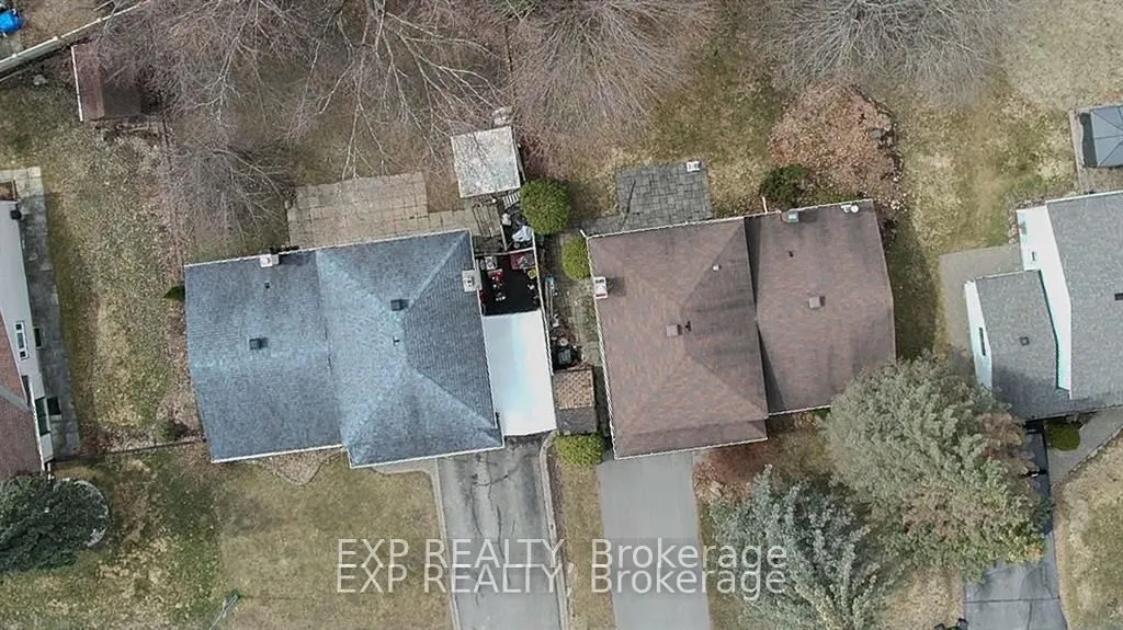4 PARKLANE Court