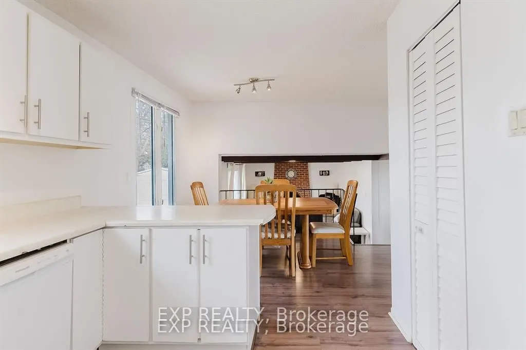 4 PARKLANE Court