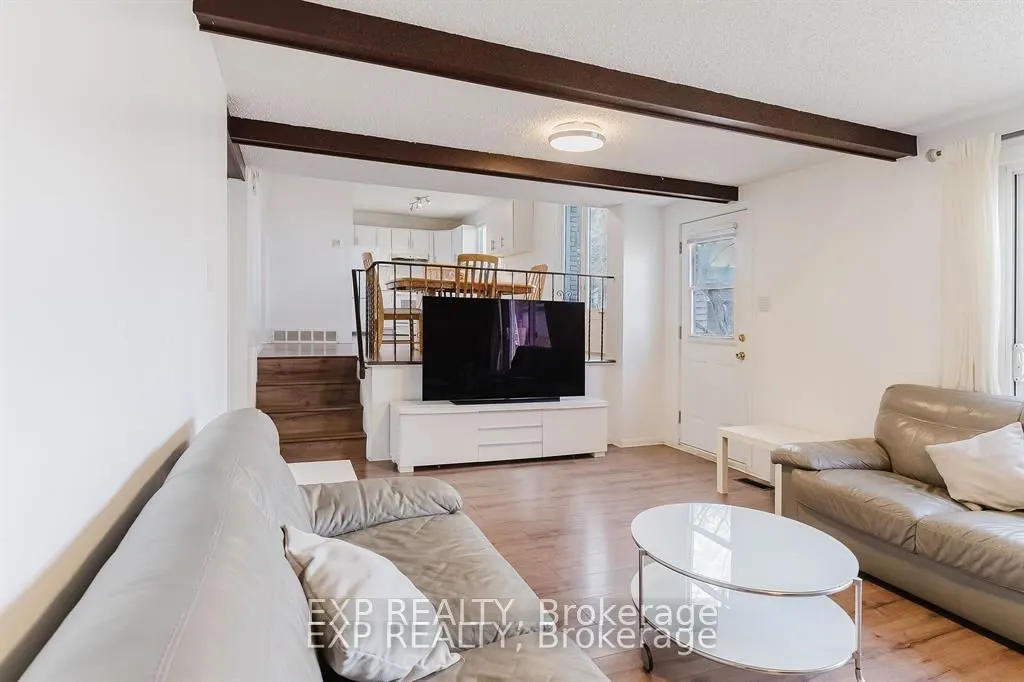 4 PARKLANE Court