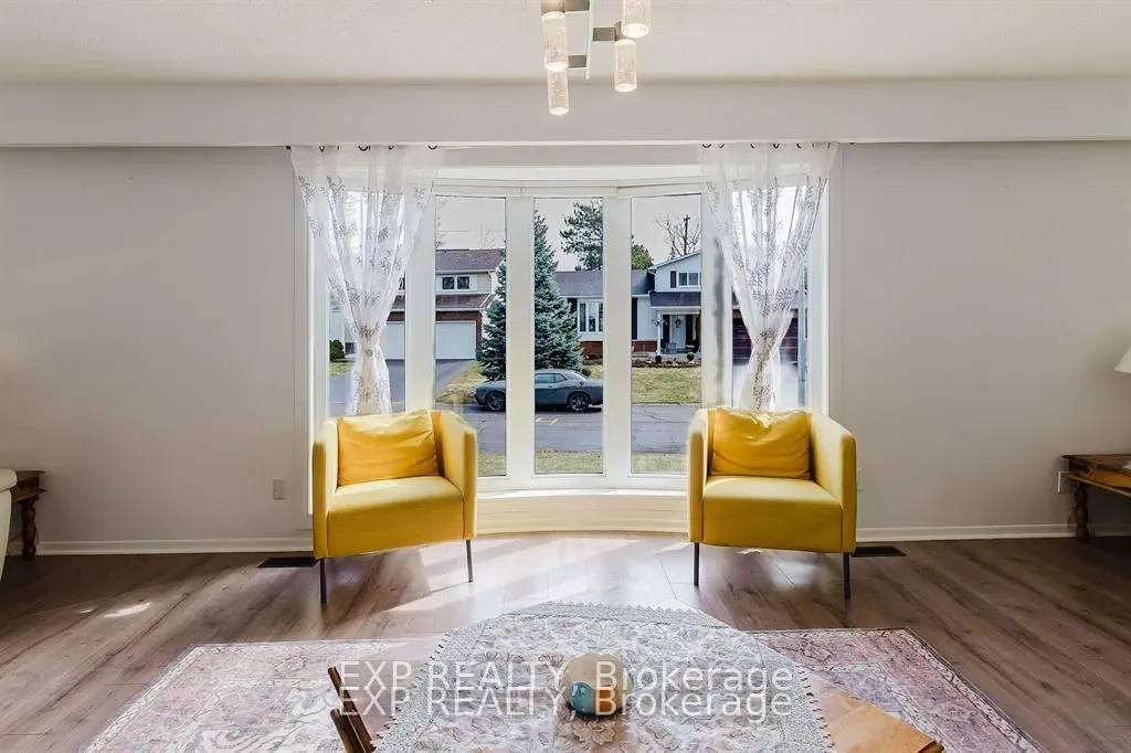 4 PARKLANE Court