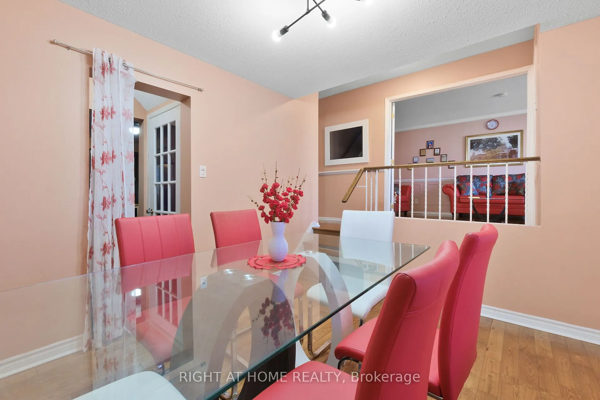 6104 VINEYARD Drive