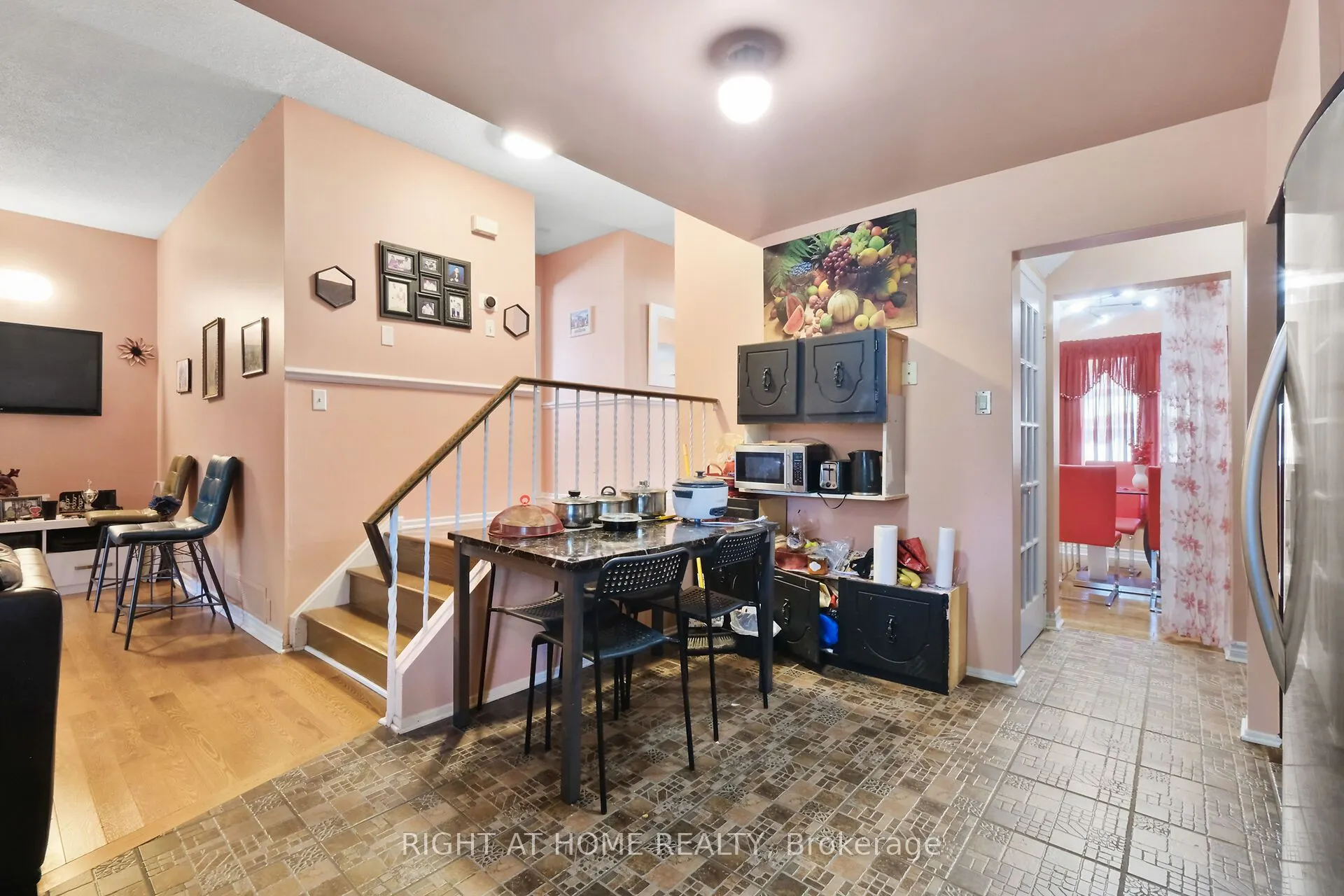 6104 VINEYARD Drive