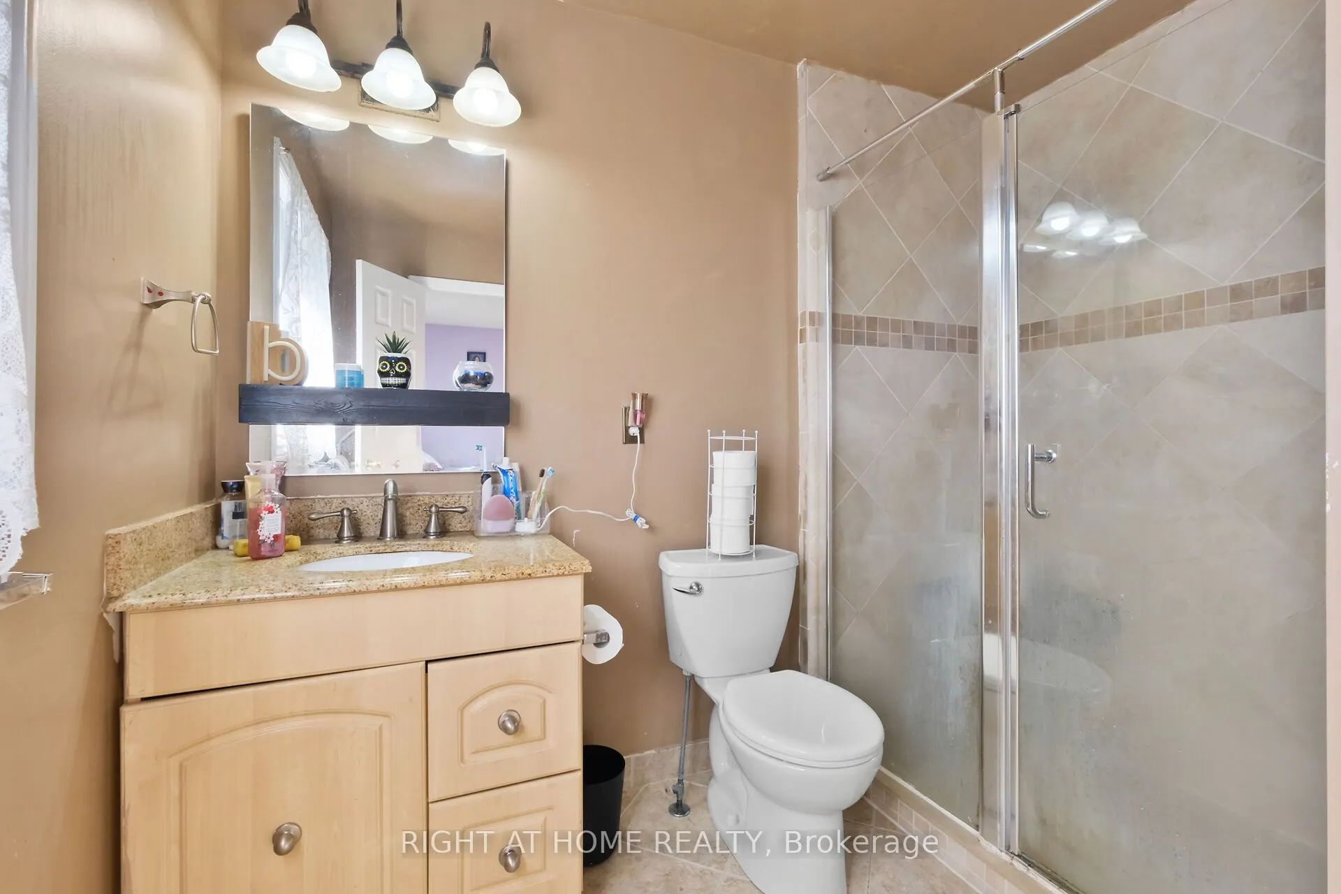 6104 VINEYARD Drive