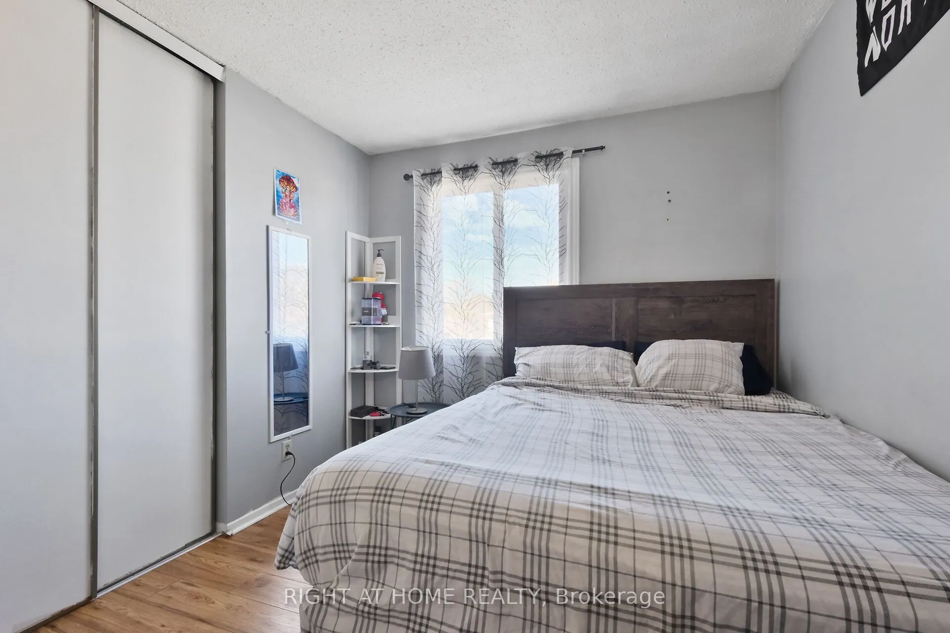 6104 VINEYARD Drive