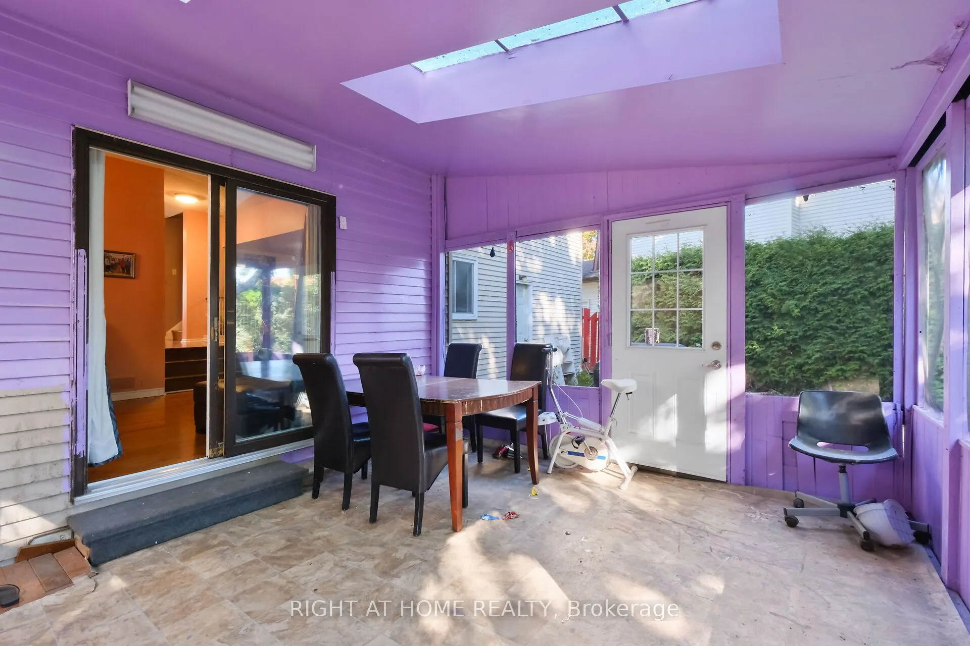 6104 VINEYARD Drive