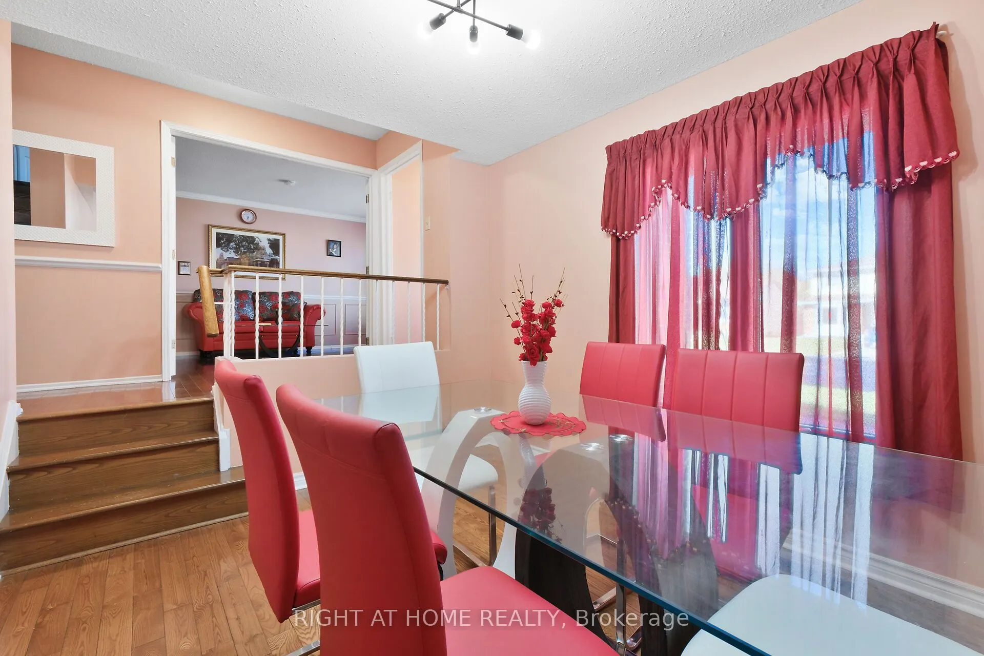 6104 VINEYARD Drive