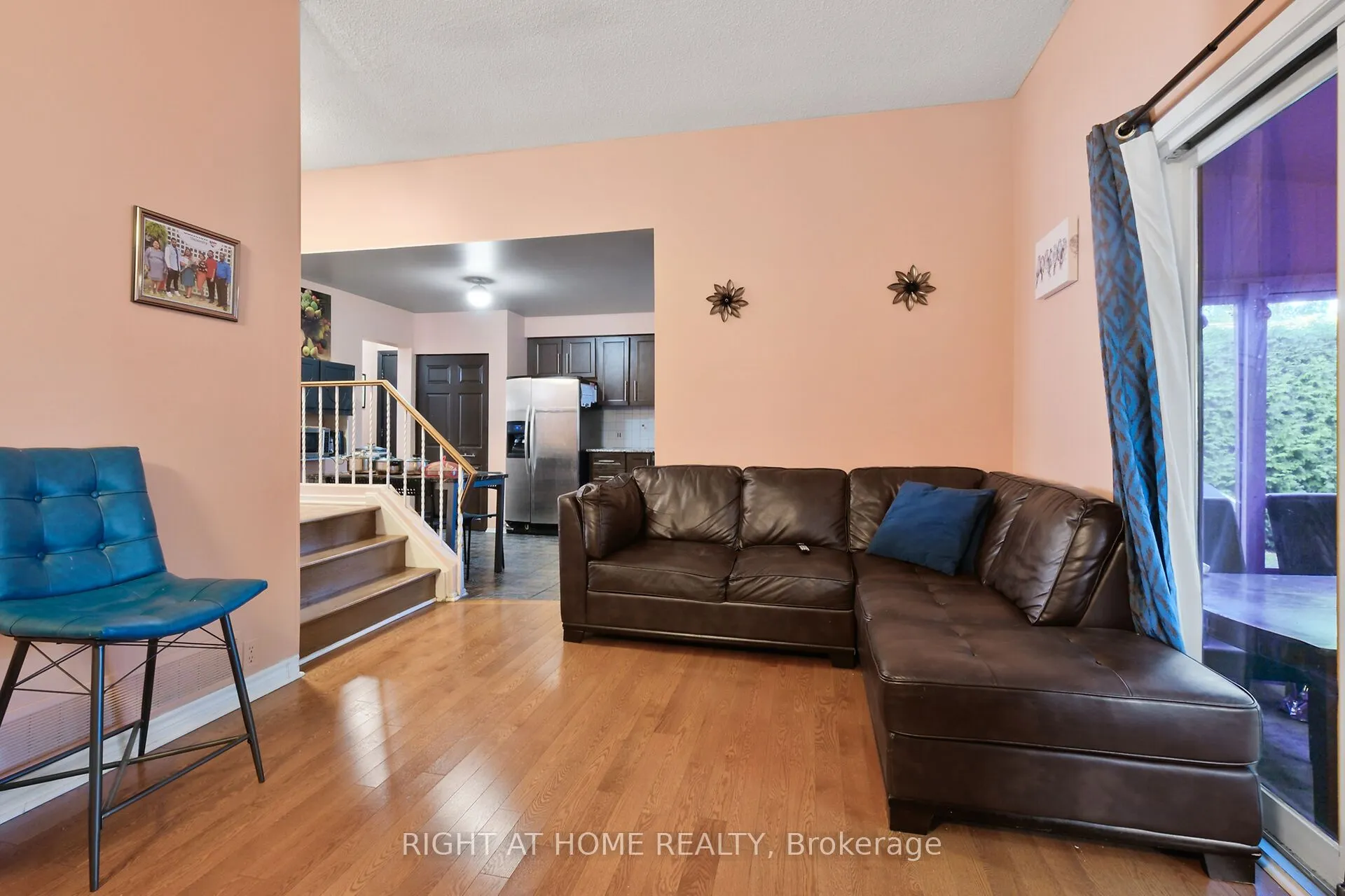 6104 VINEYARD Drive