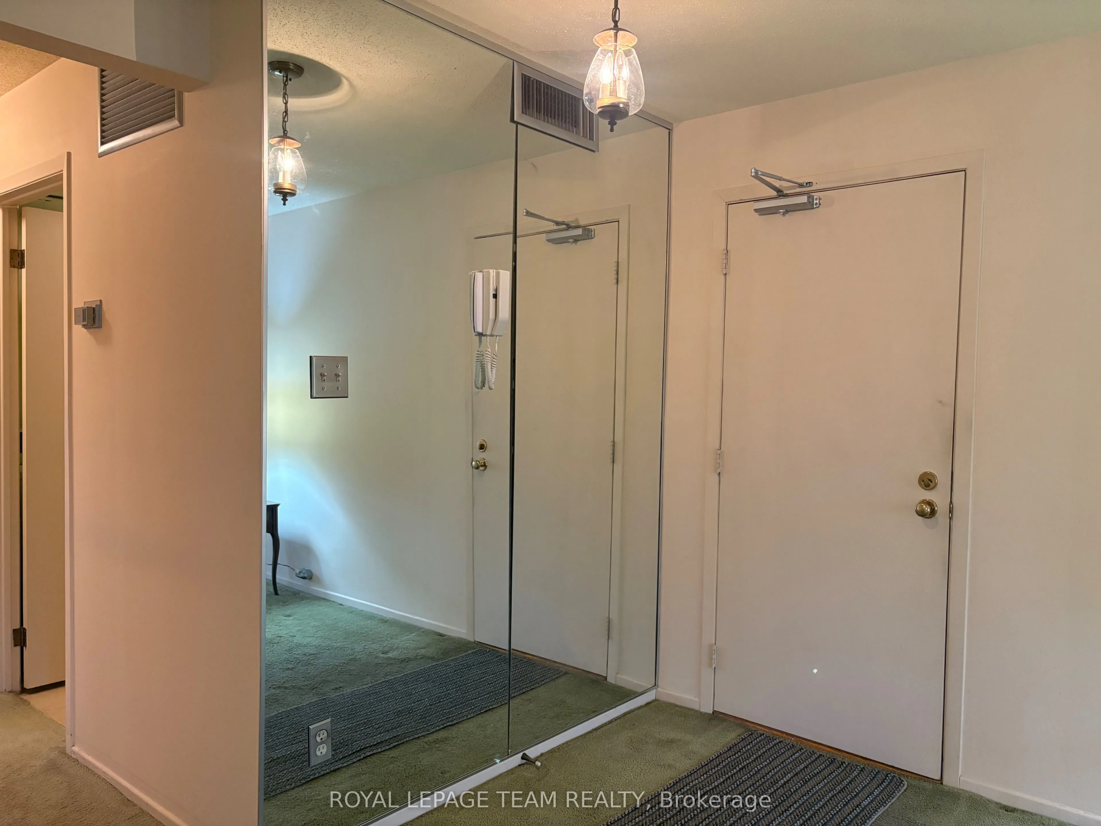 7 Harness Lane #B
