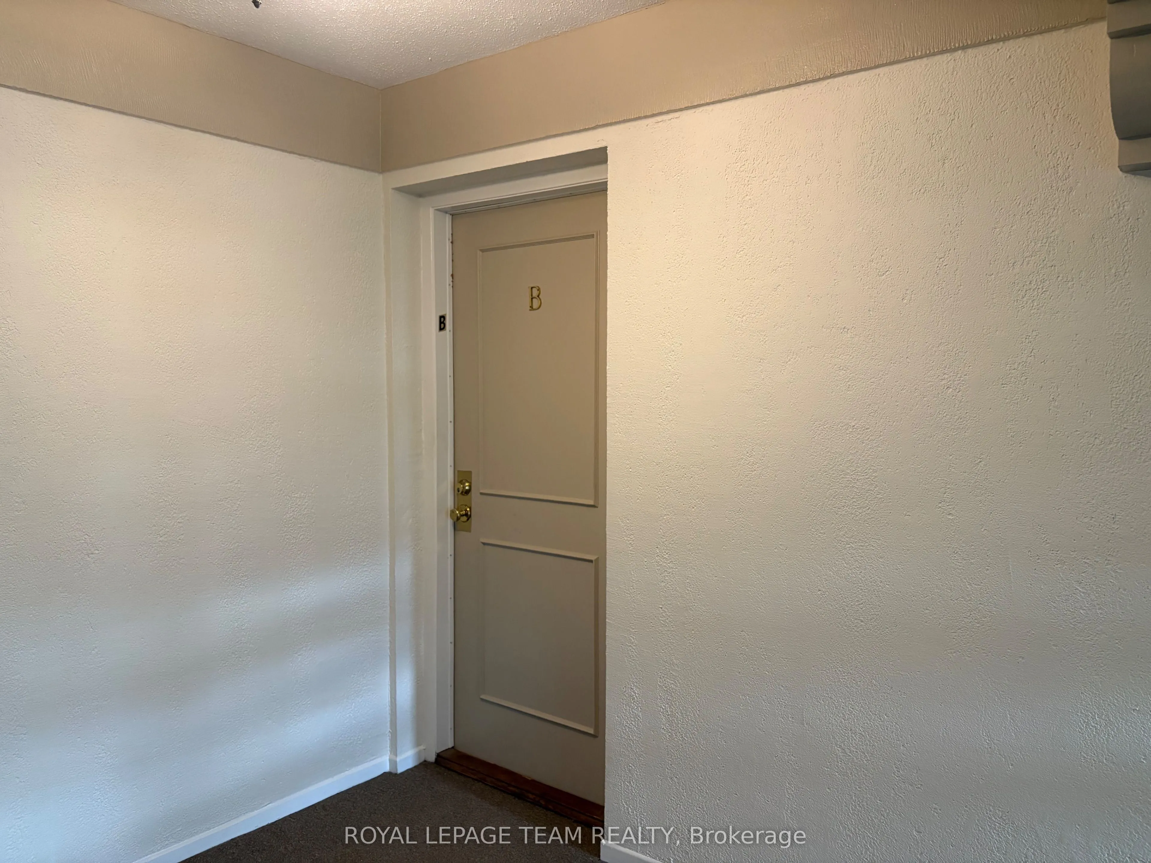 7 Harness Lane #B