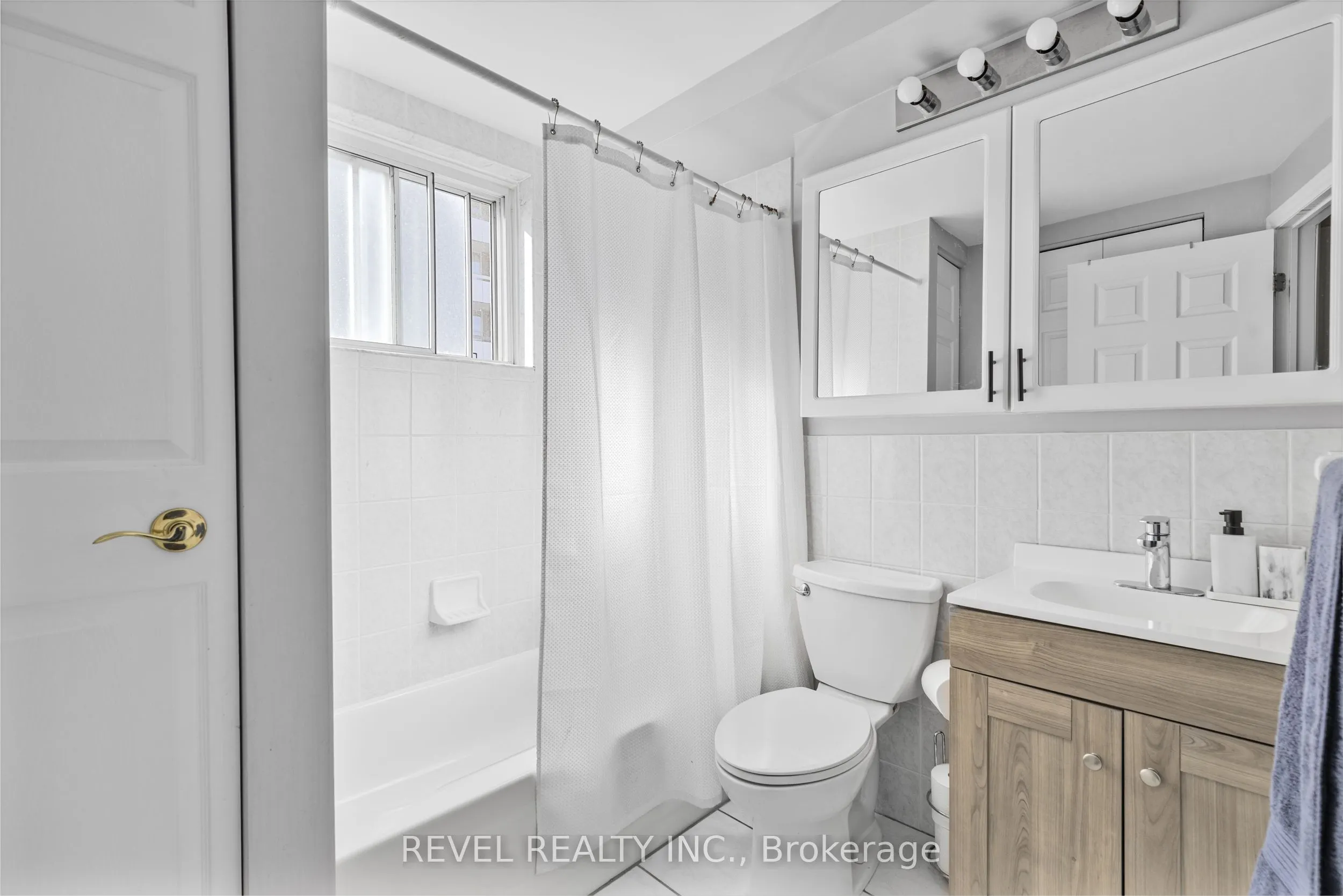 851 Queenston Road, #406