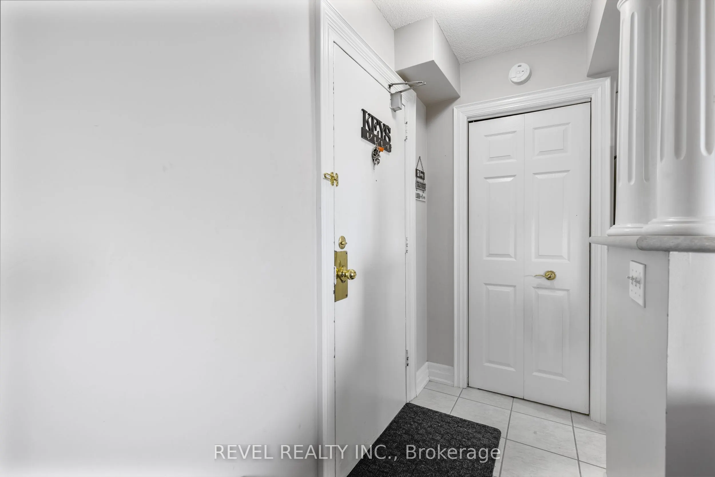 851 Queenston Road, #406